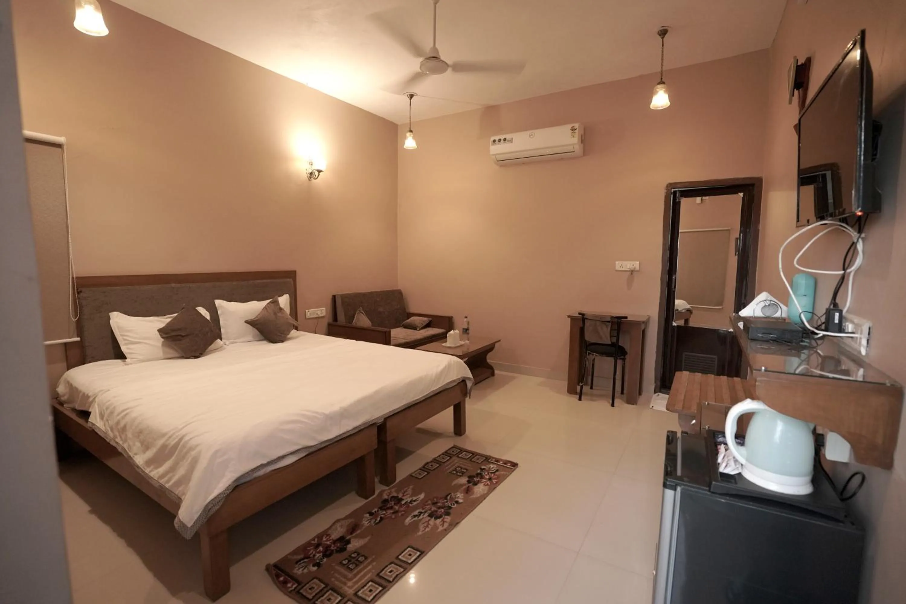 Bed in Devendragarh Palace - Luxury Paying Guest House
