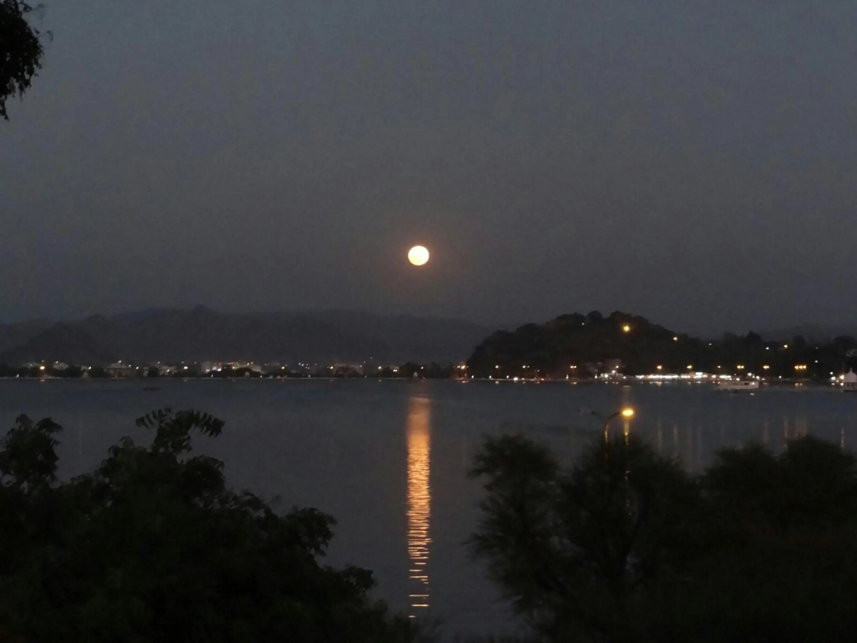 Lake view in Devendragarh Palace - Luxury Paying Guest House Lake view in Devendragarh Palace - Luxury Paying Guest House