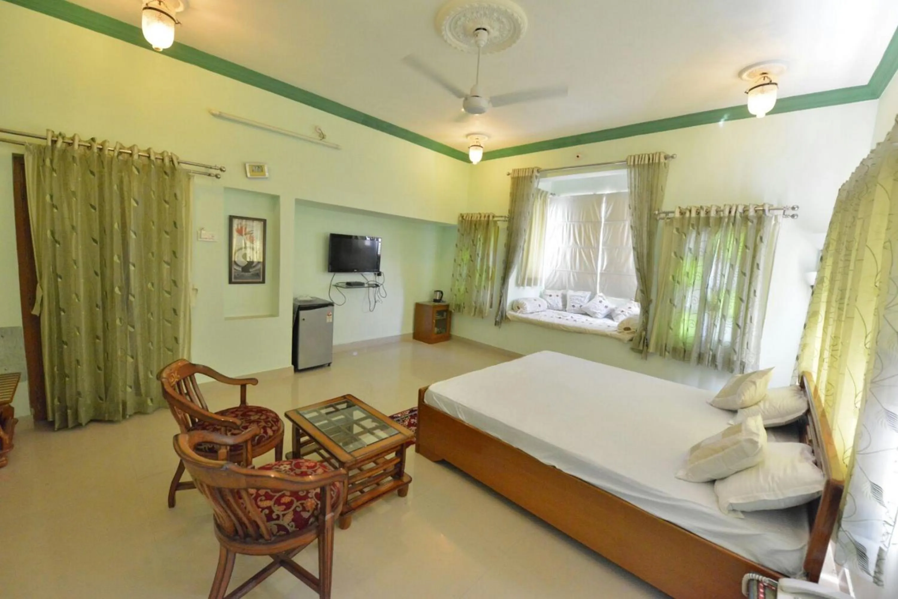 Shower, Bed in Devendragarh Palace - Luxury Paying Guest House