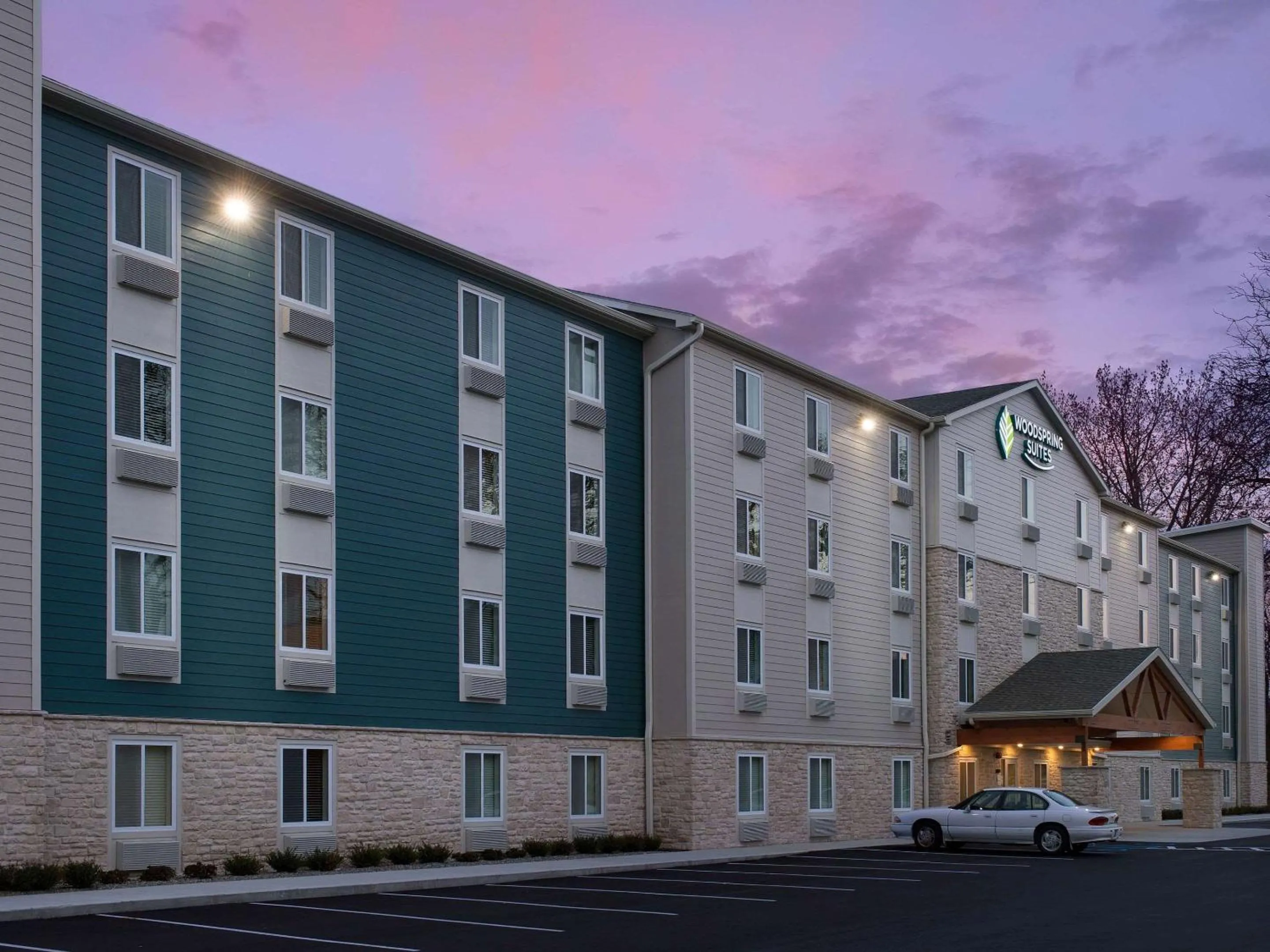 Property building in WoodSpring Suites Merrillville