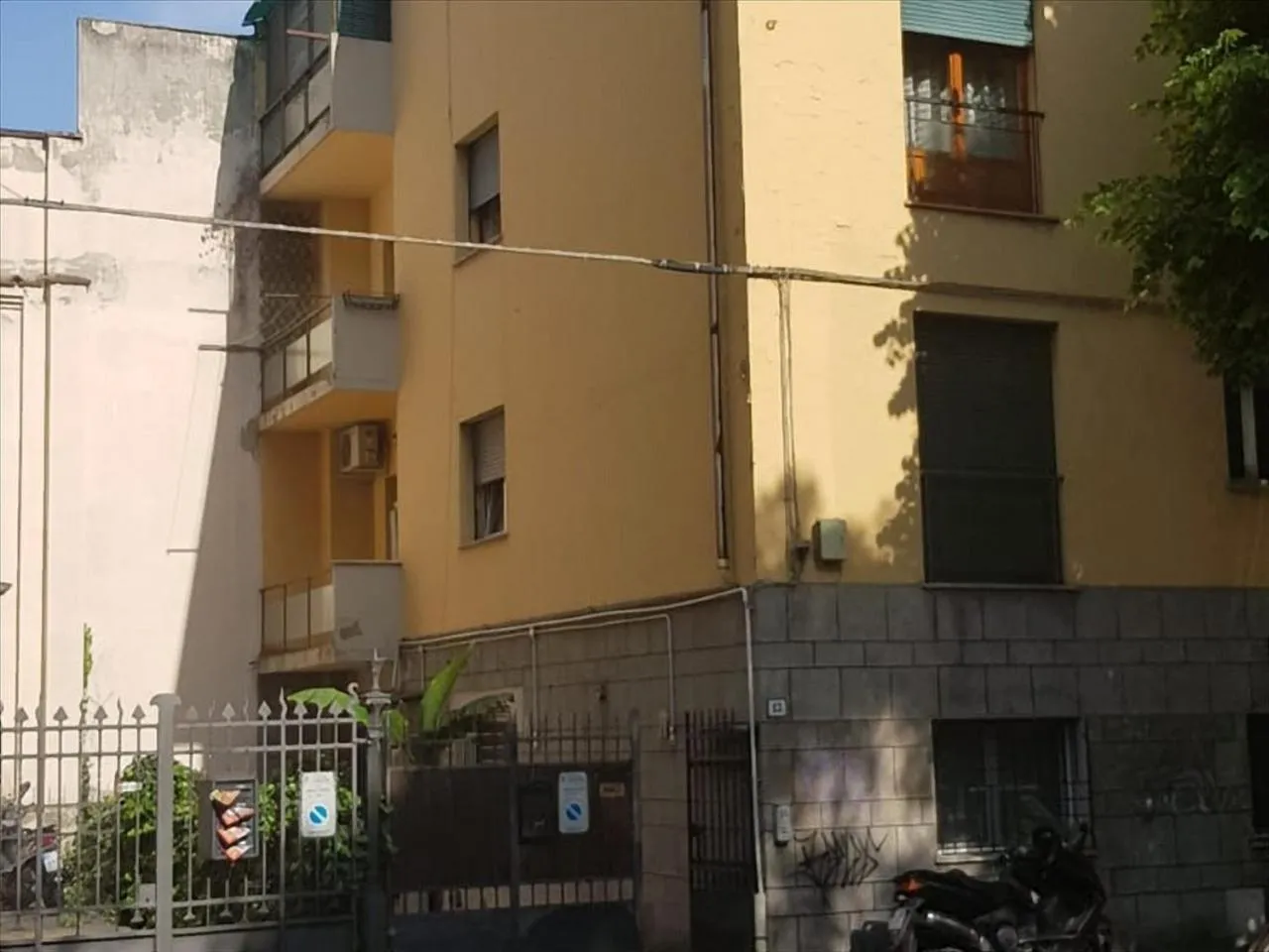 Facade/entrance in Tamb&B1