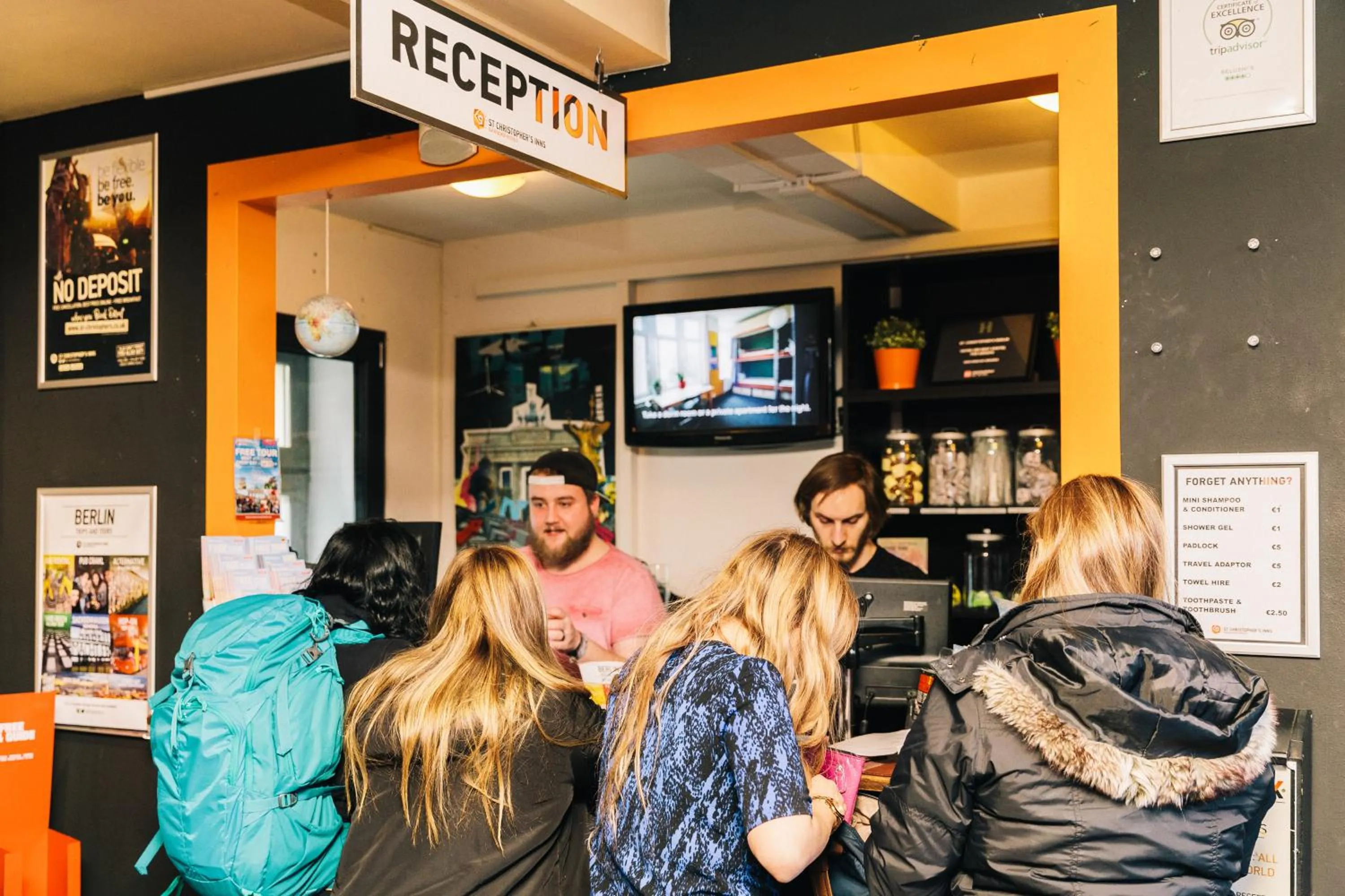 Lobby or reception in St Christopher's Inn Berlin - Alexanderplatz