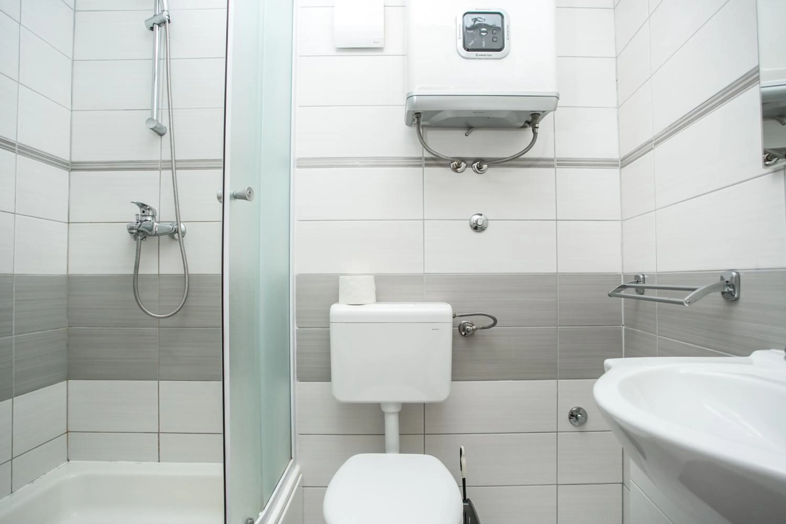 Shower in Tragos Lemon Tree