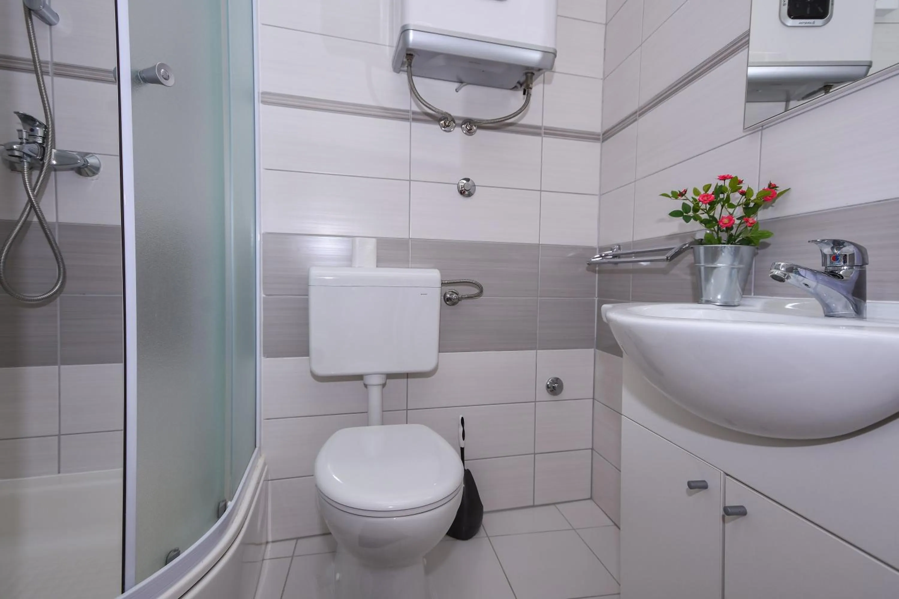 Toilet in Tragos Lemon Tree