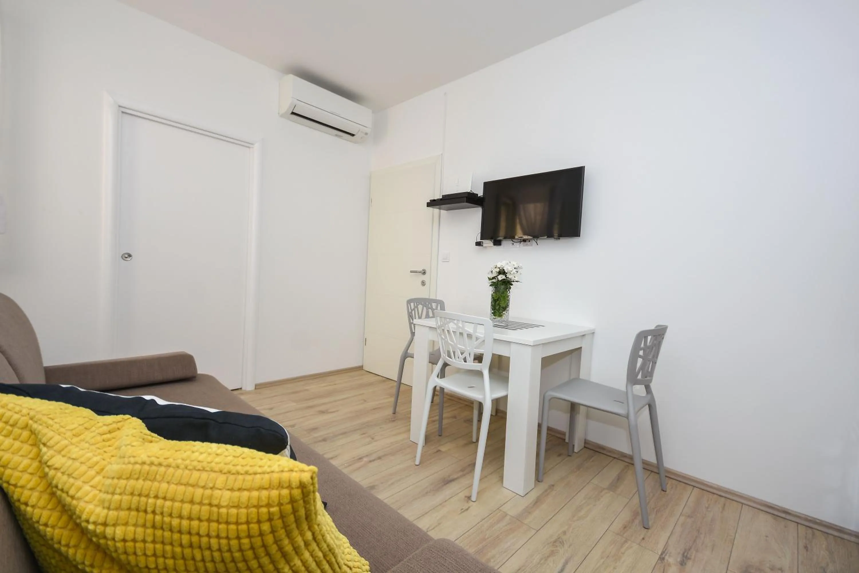 TV and multimedia in Tragos Lemon Tree