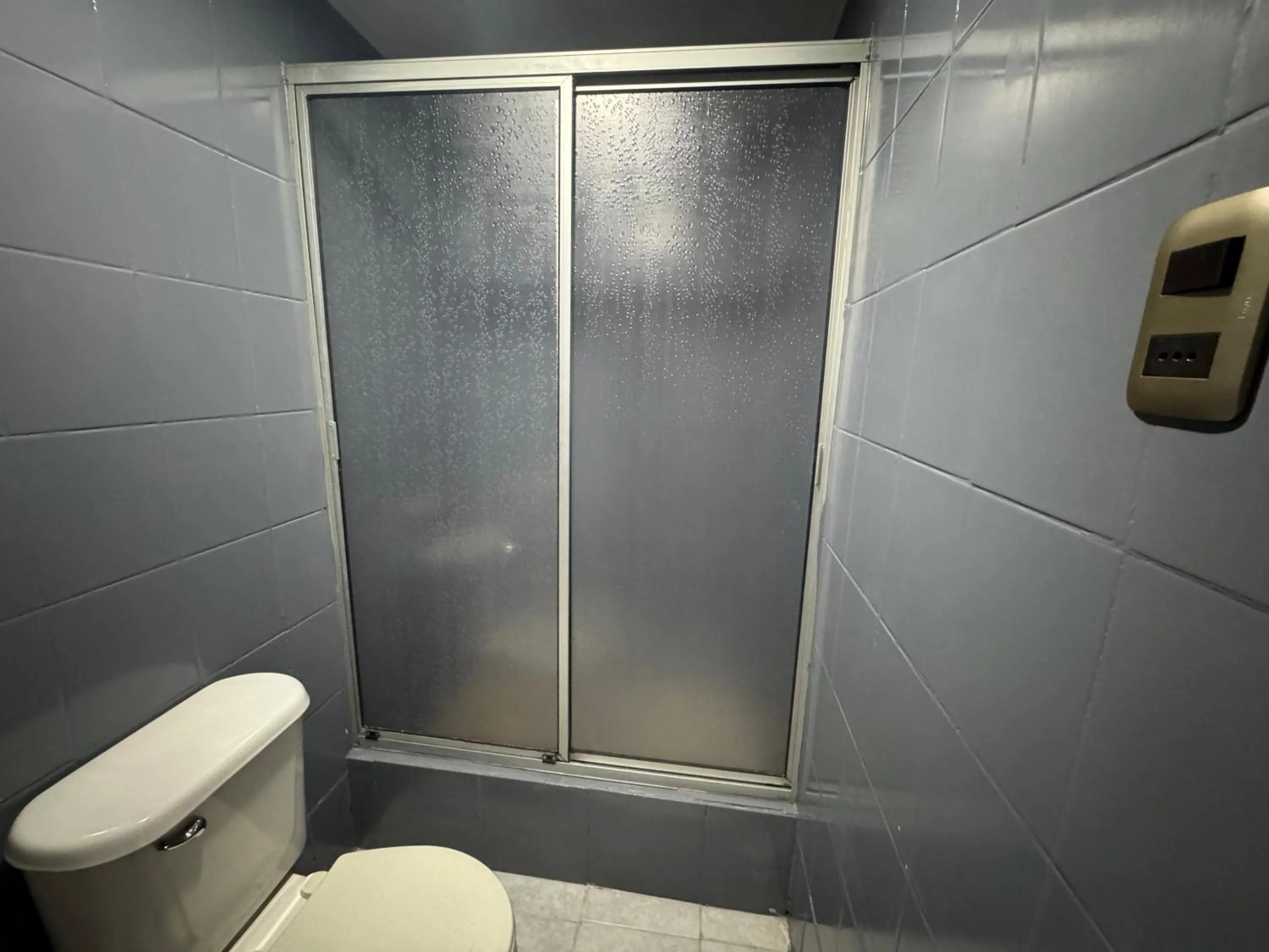 Shower in Residencial Don Santiago