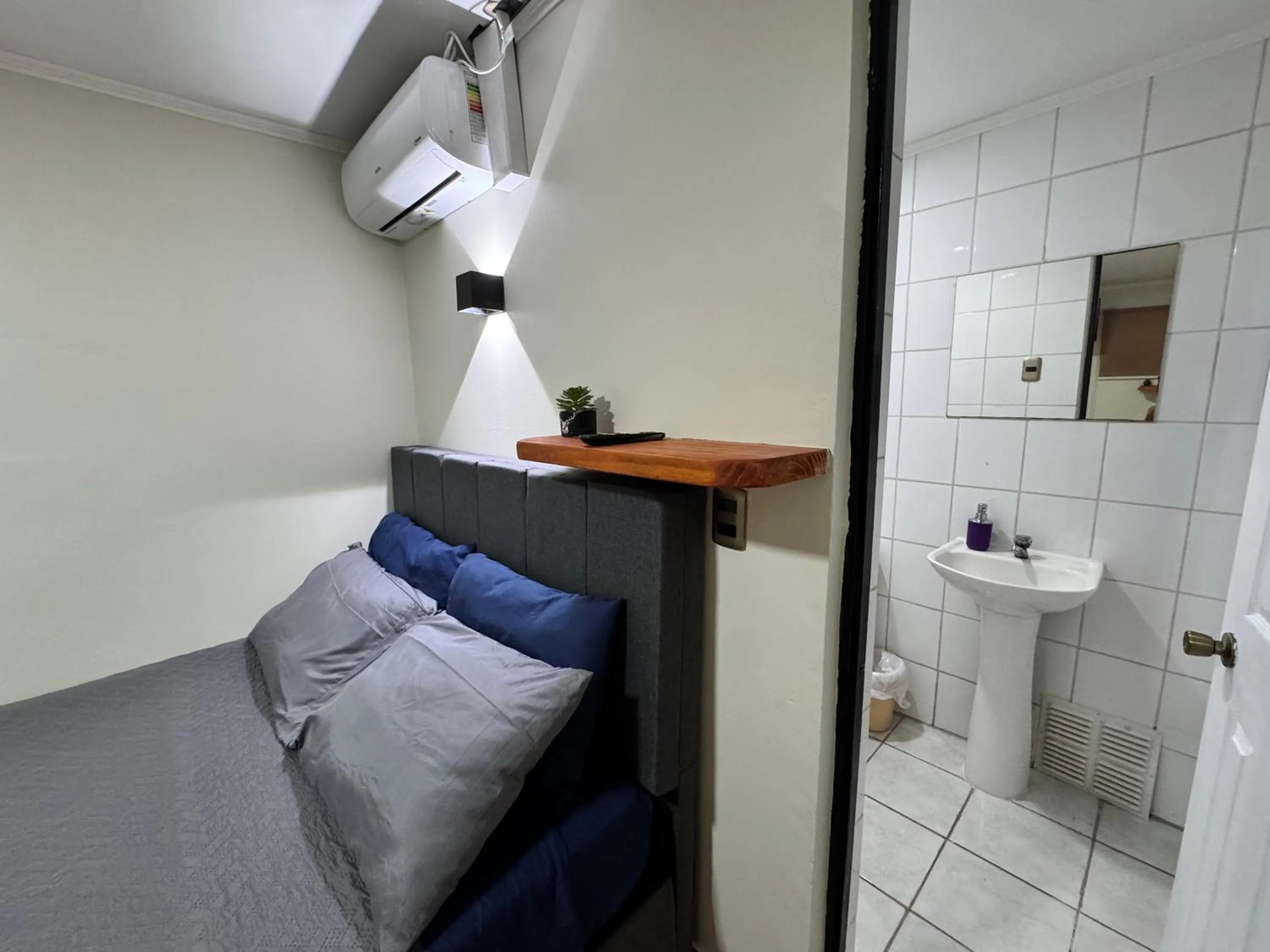 Bathroom, Bed in Residencial Don Santiago