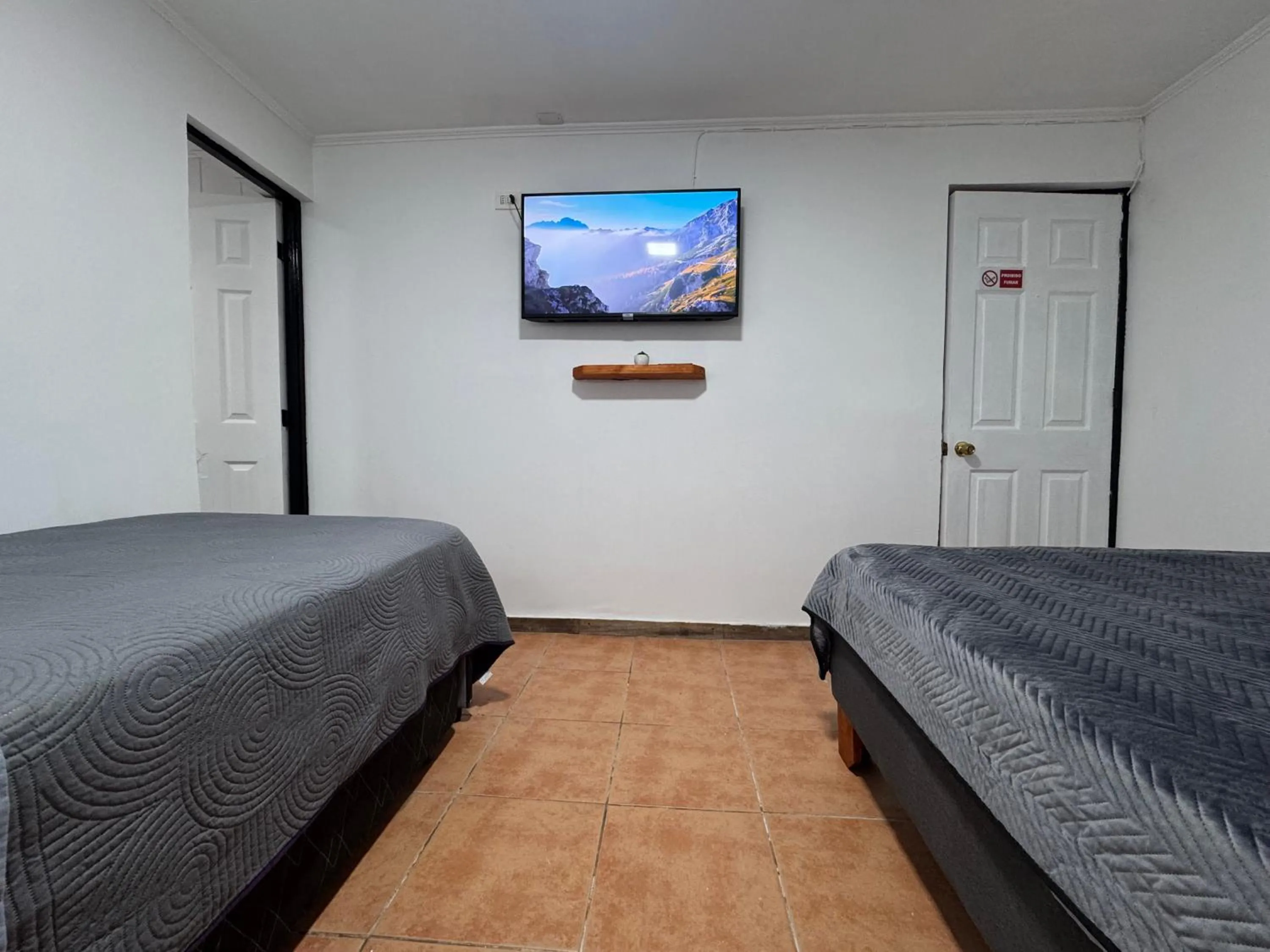 TV and multimedia, Bed in Residencial Don Santiago