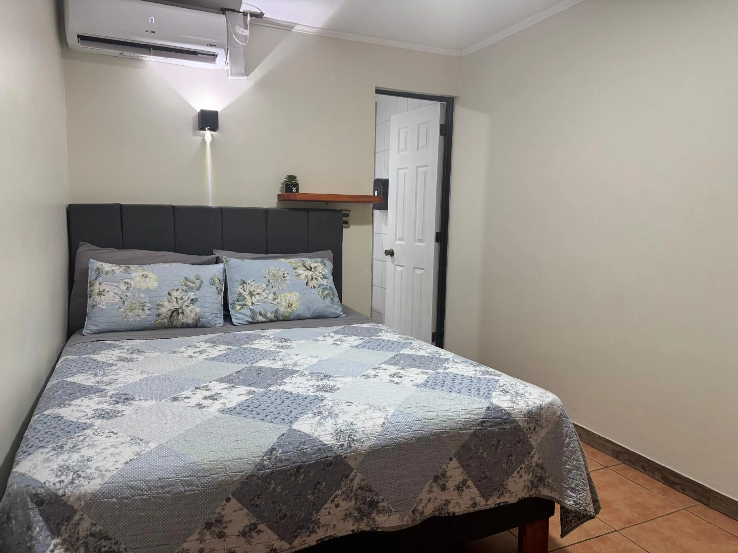 Bedroom, Bed in Residencial Don Santiago