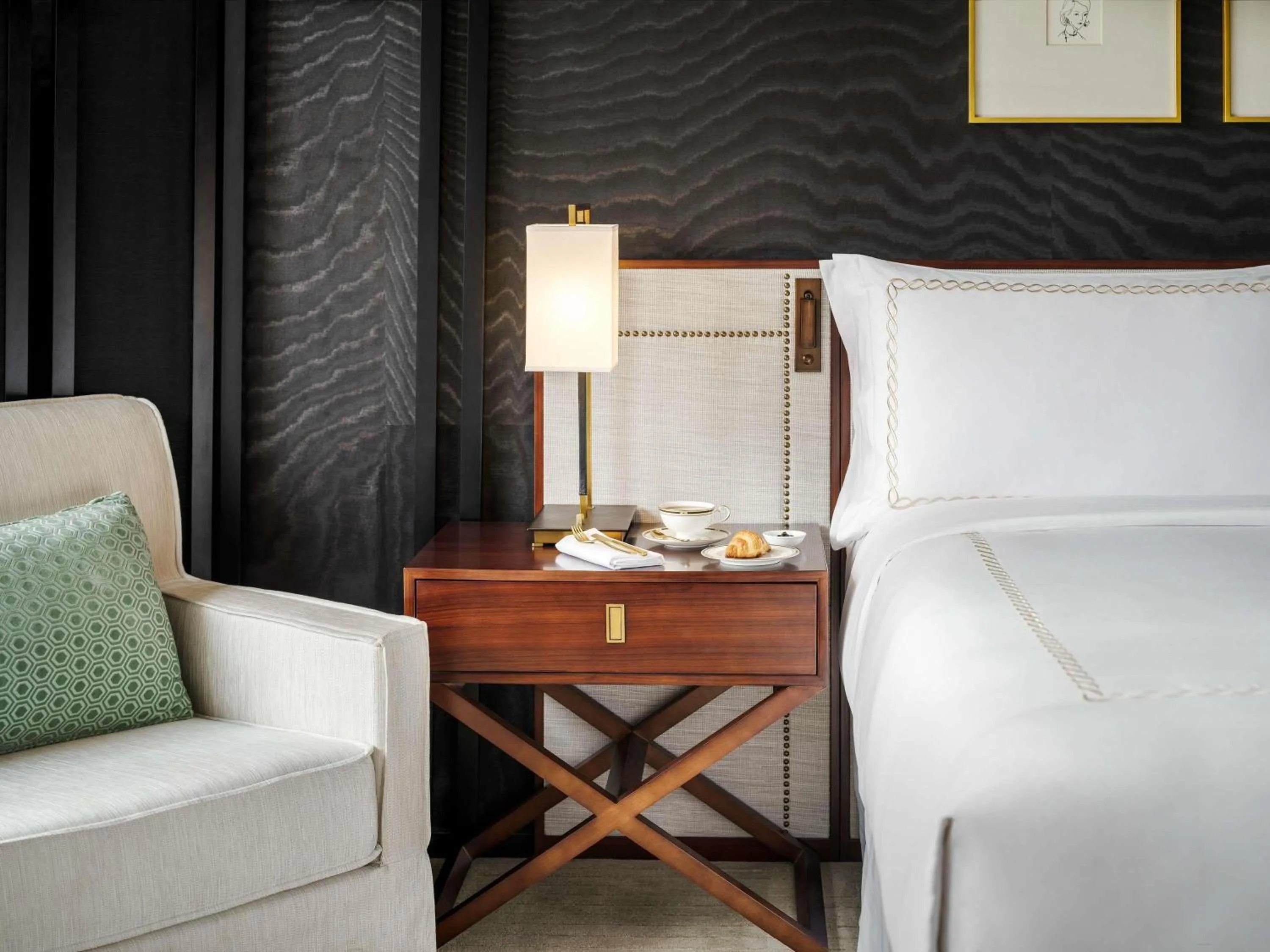 Bedroom in Fairmont Wuhan