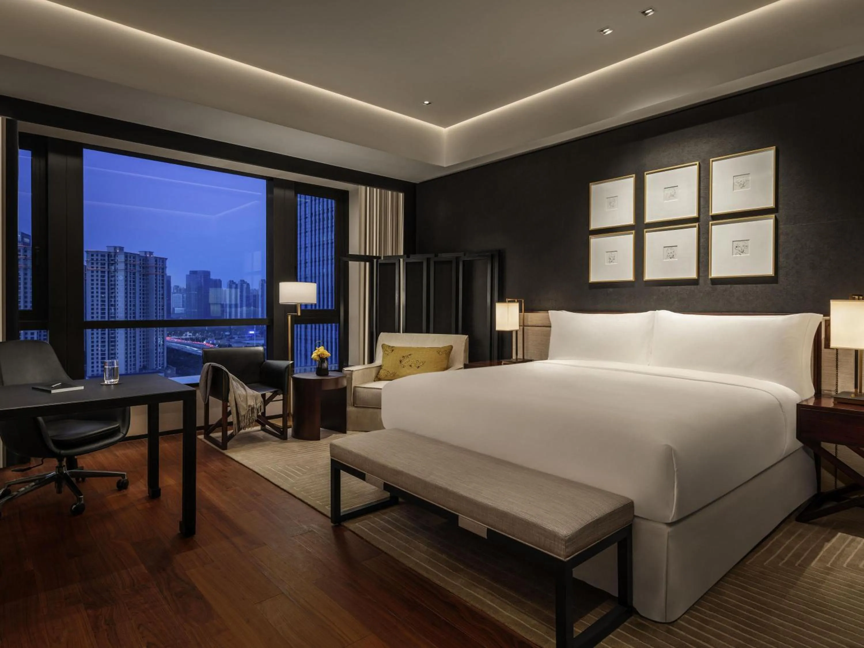 Bedroom, Bed in Fairmont Wuhan