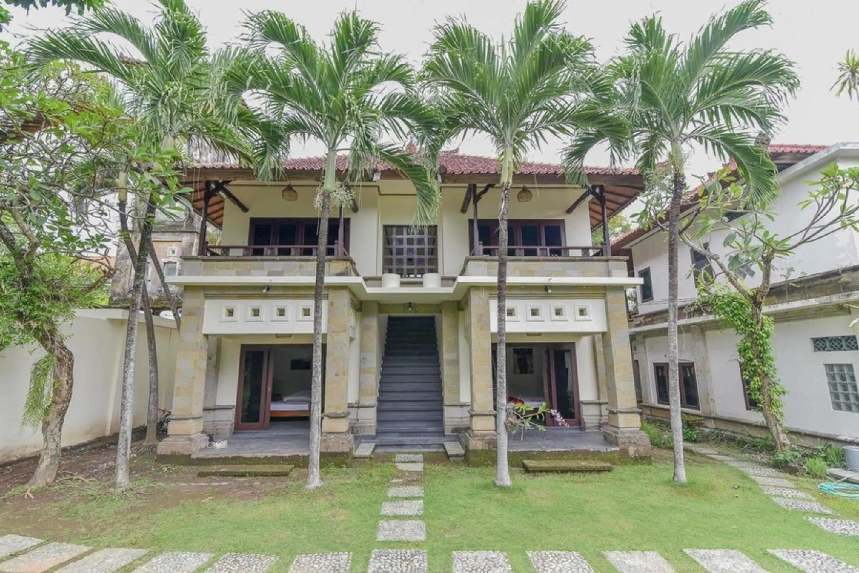 Property building in RedDoorz Plus near Seminyak Square