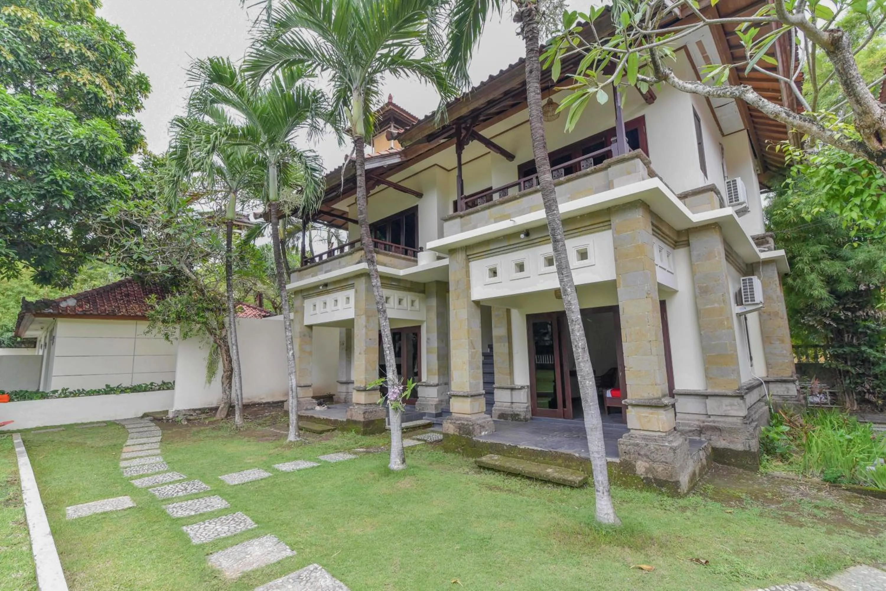 Property building in RedDoorz Plus near Seminyak Square
