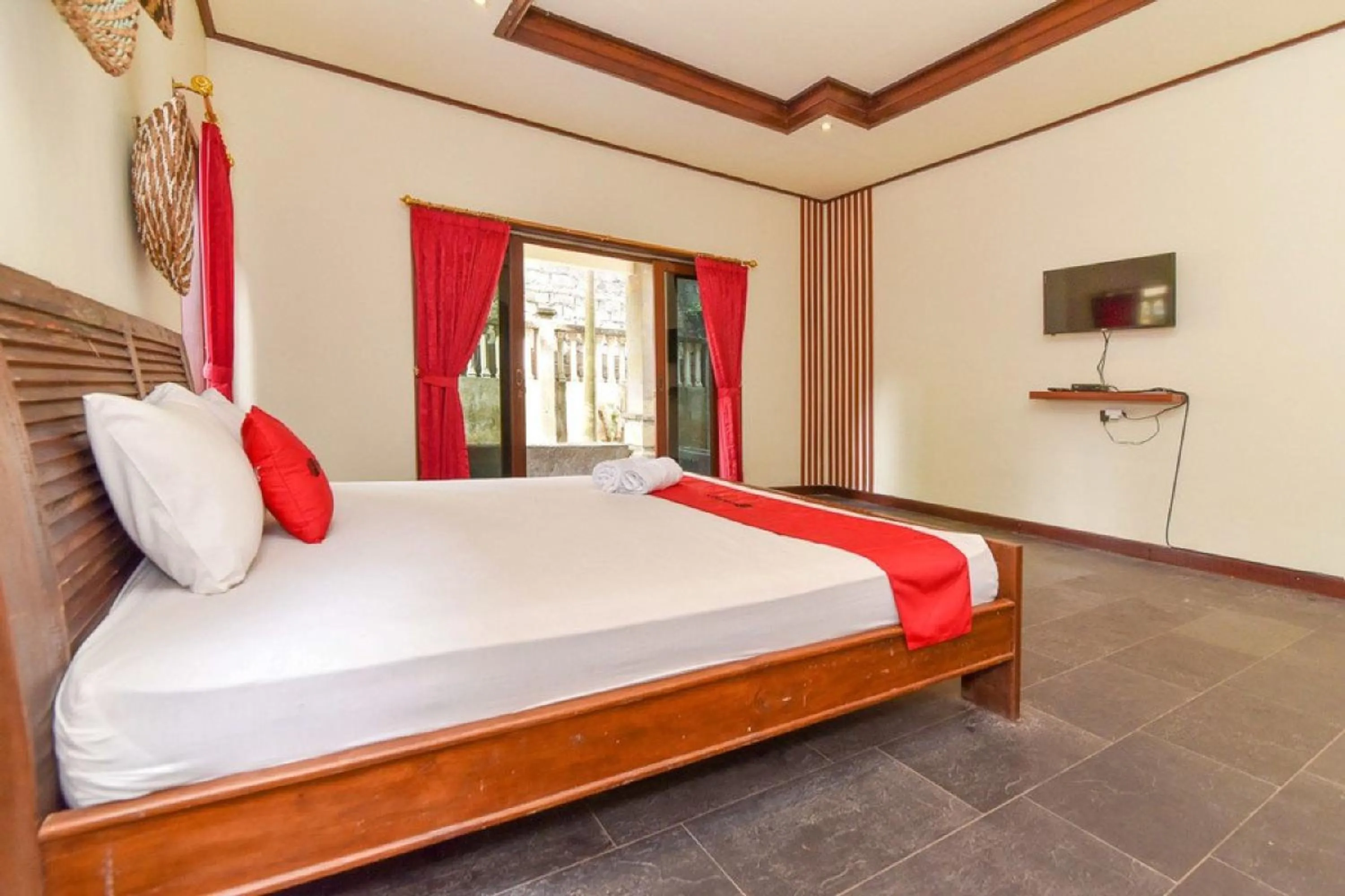 Bed in RedDoorz Plus near Seminyak Square
