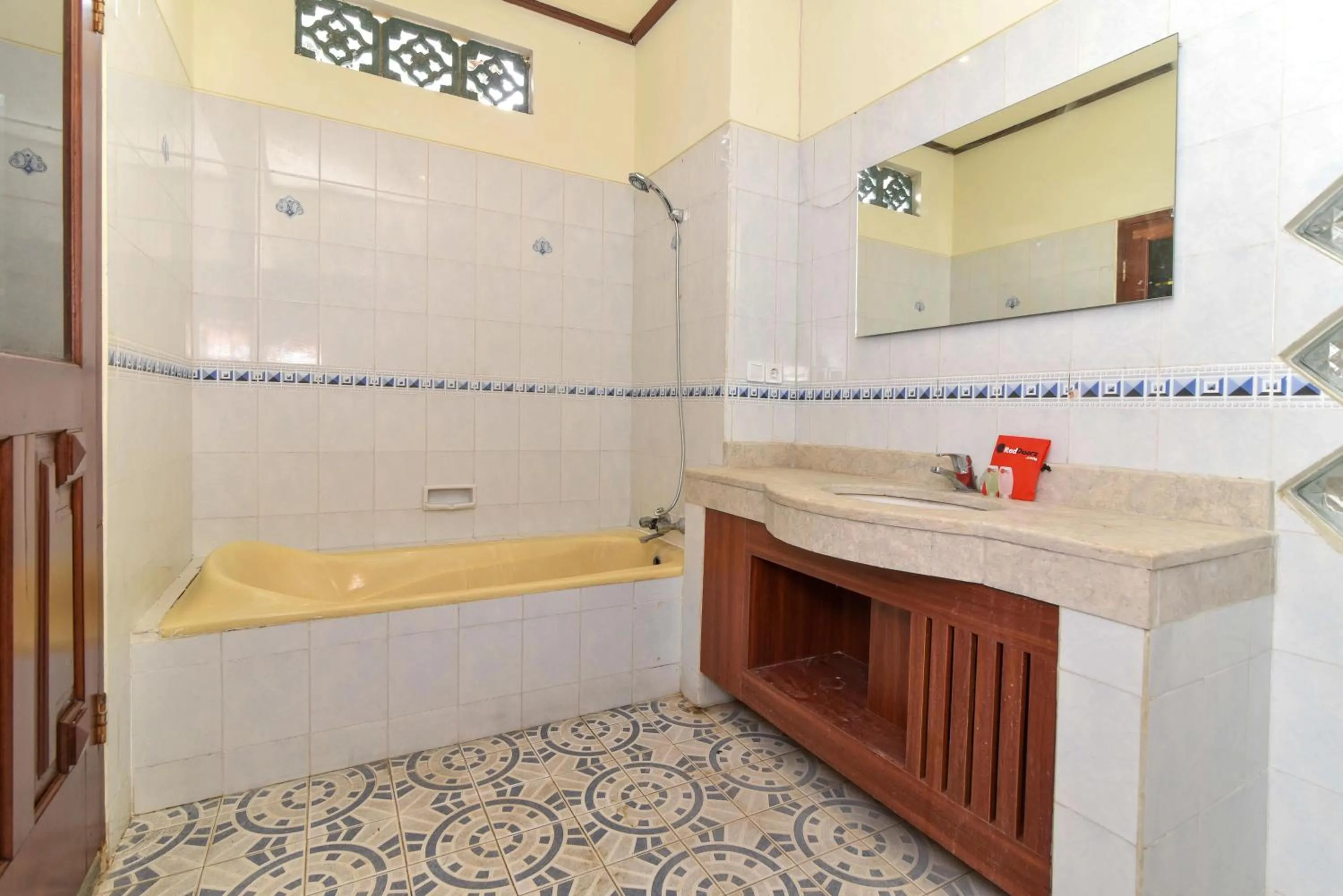 Bathroom in RedDoorz Plus near Seminyak Square