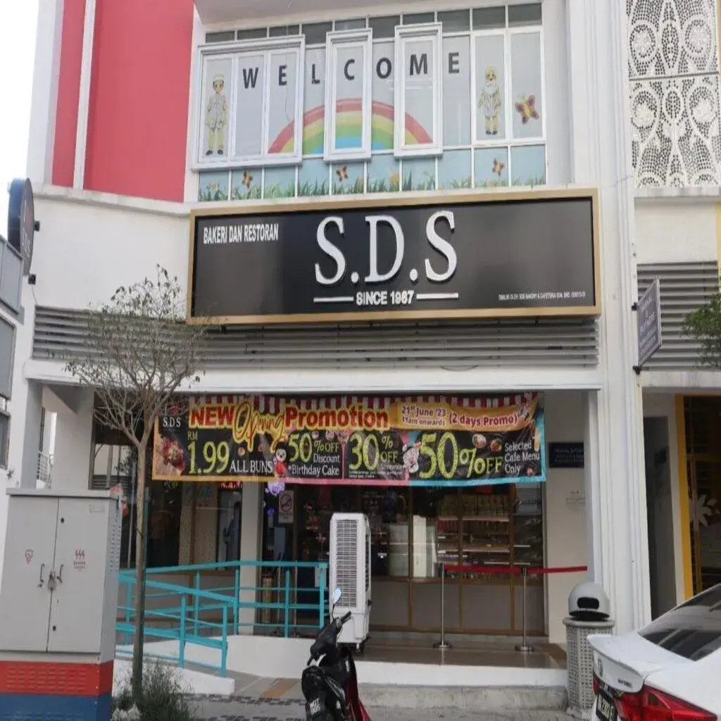 Restaurant/places to eat in Enclave Business Hotel Restaurant/places to eat in Enclave Business Hotel