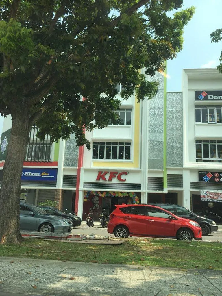 Restaurant/places to eat in Enclave Business Hotel