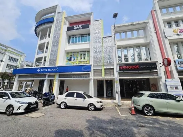 ATM in Enclave Business Hotel