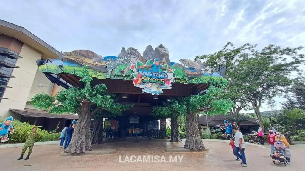 Nearby landmark in Enclave Business Hotel