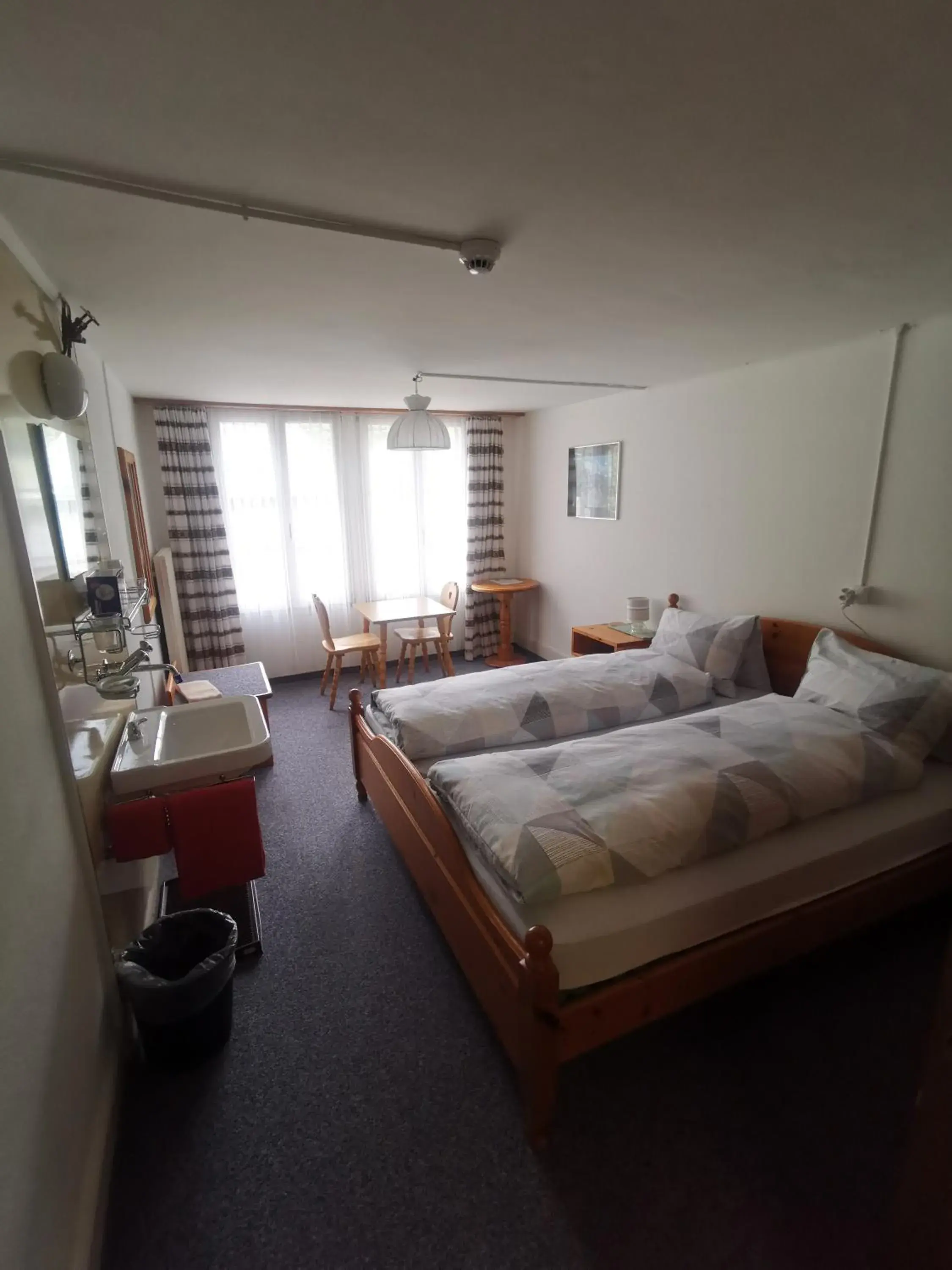 Double Room with Shared Shower in Self- Check- In Hotel Regina Beatenberg Double Room with Shared Shower in Self- Check- In Hotel Regina Beatenberg
