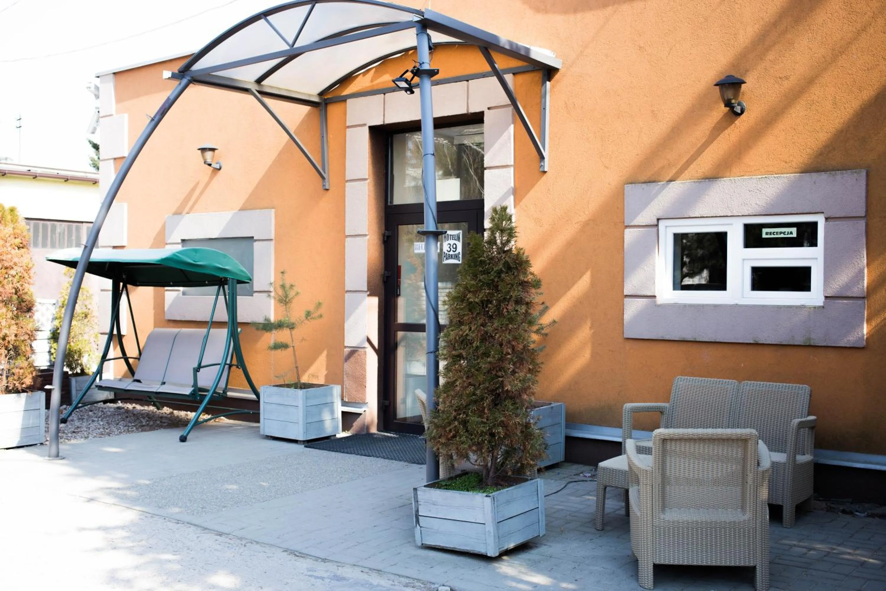 Patio in Hotelik Okęcie 39 - Nocleg i Parking Blisko Lotnisko Okęcie