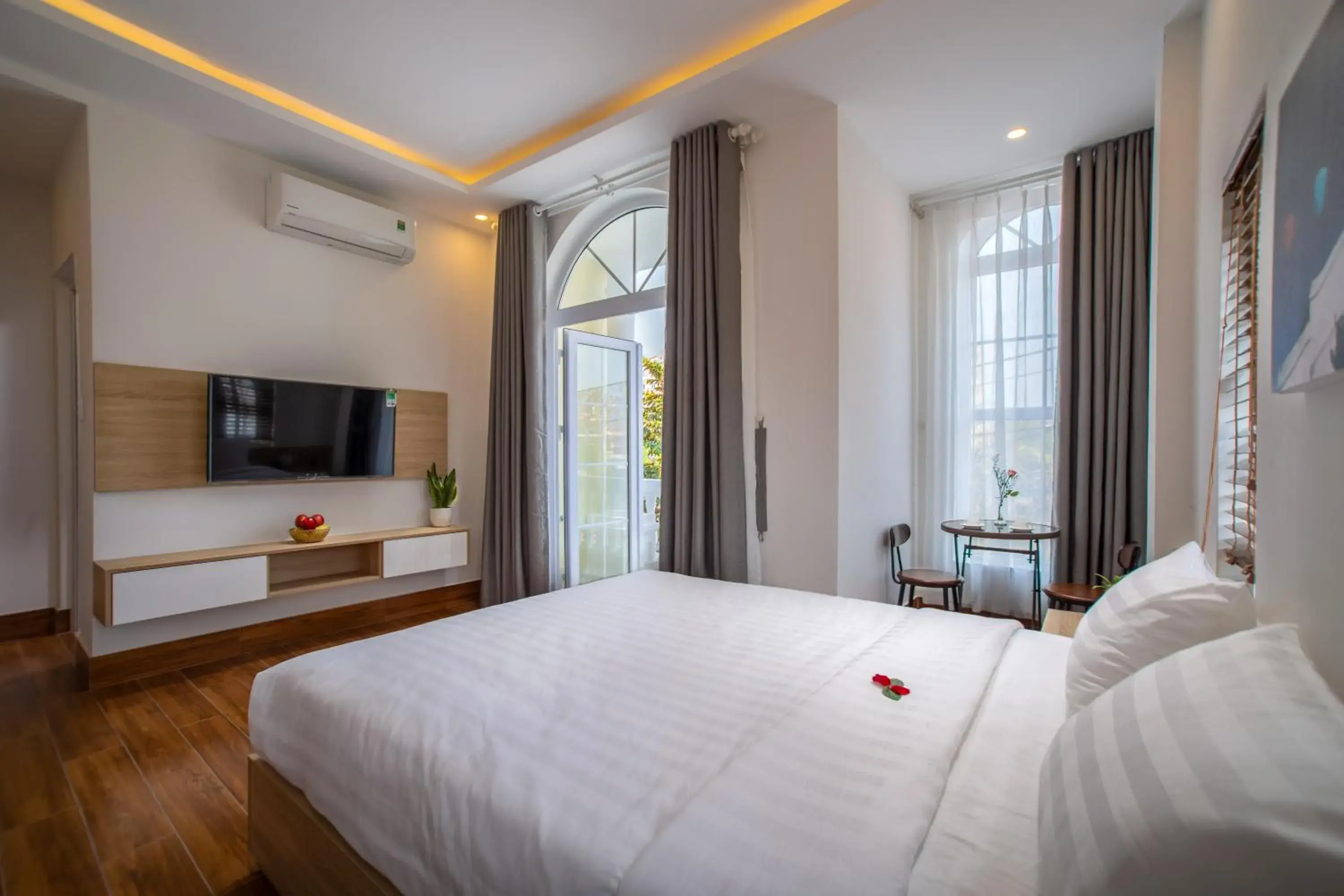 King Room with Balcony in Truc Loc Villa King Room with Balcony in Truc Loc Villa