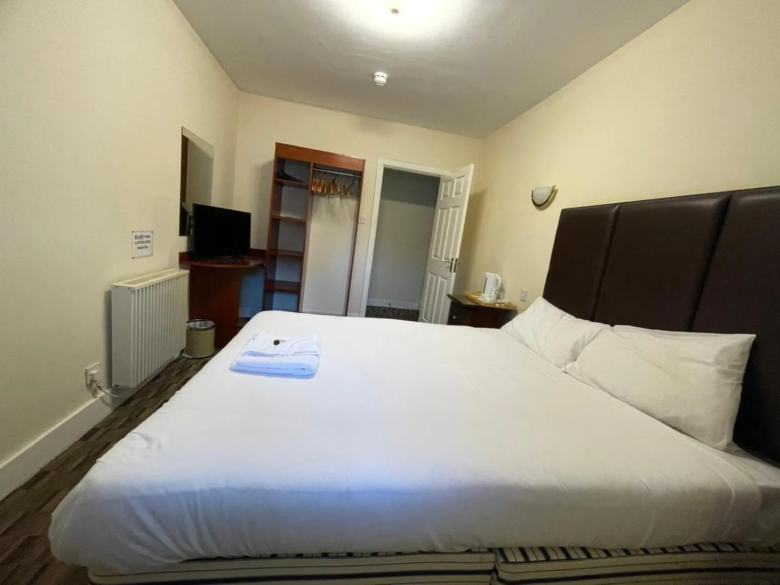 Bedroom, Bed in Lochway Hotel