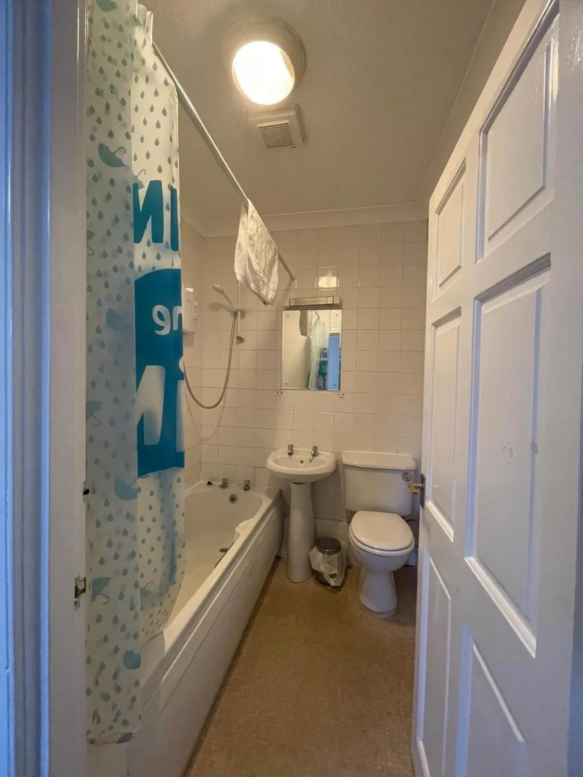 Bathroom in Lochway Hotel