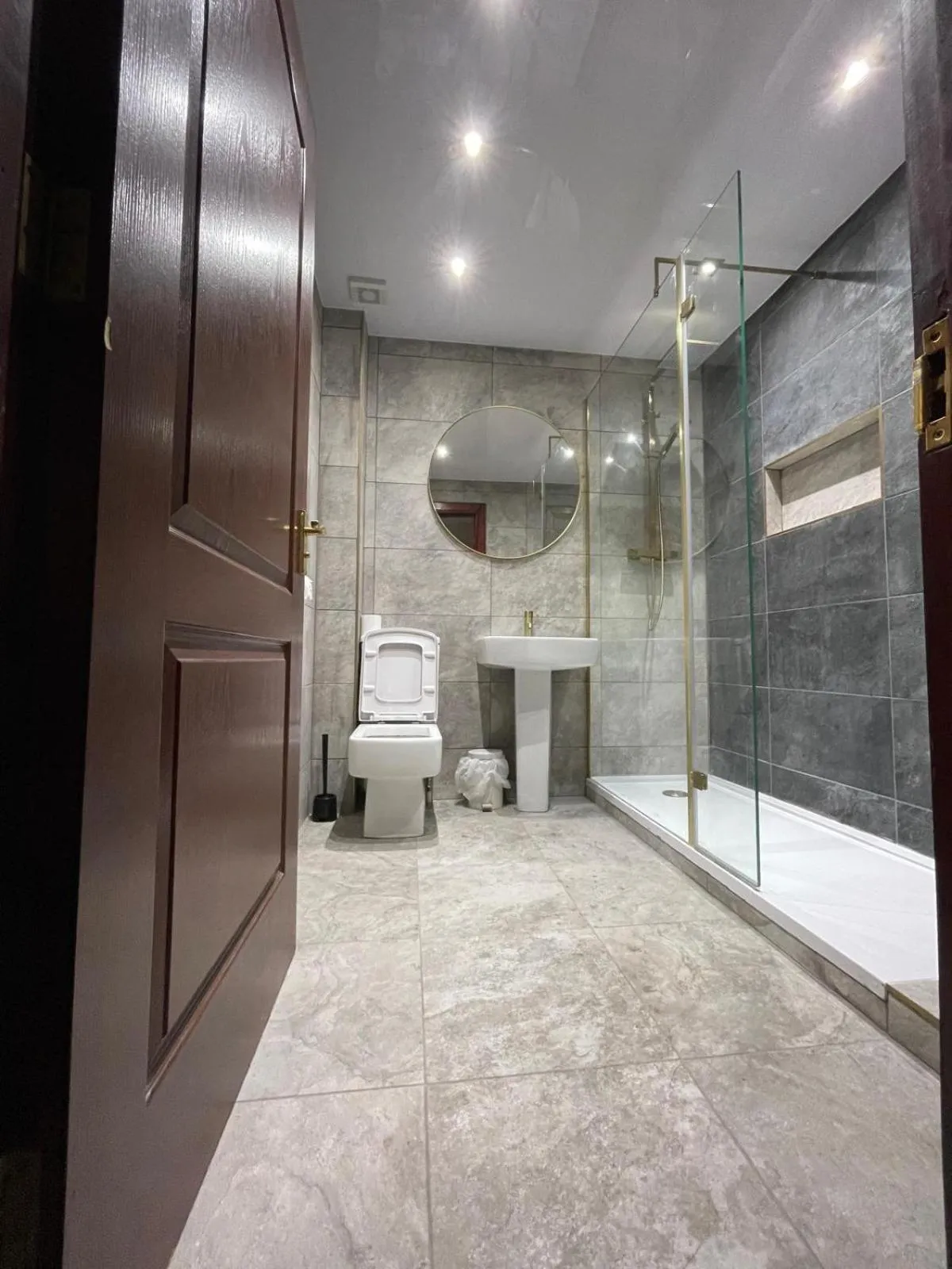 Bathroom in Lochway Hotel