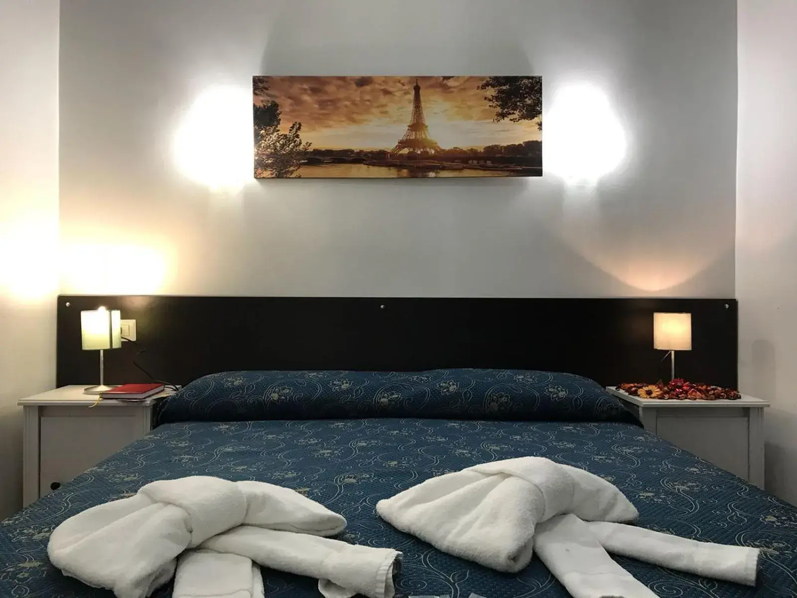 Double or Twin Room with Shared Bathroom in Locanda Otello Double or Twin Room with Shared Bathroom in Locanda Otello