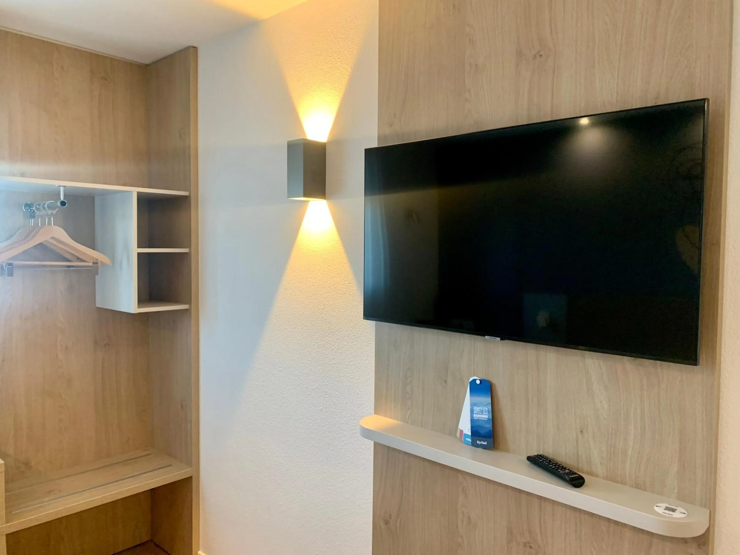 Bedroom in Kyriad Montpellier Ouest St Jean de Védas - A709