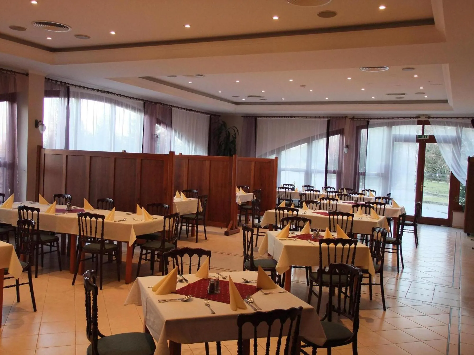 Restaurant/places to eat in Hotel Hunor