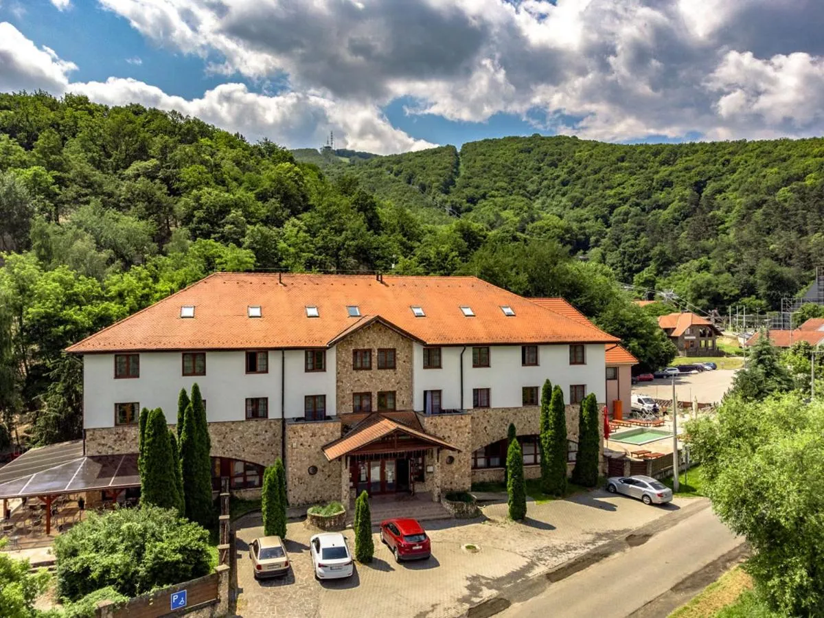 Property building in Hotel Hunor