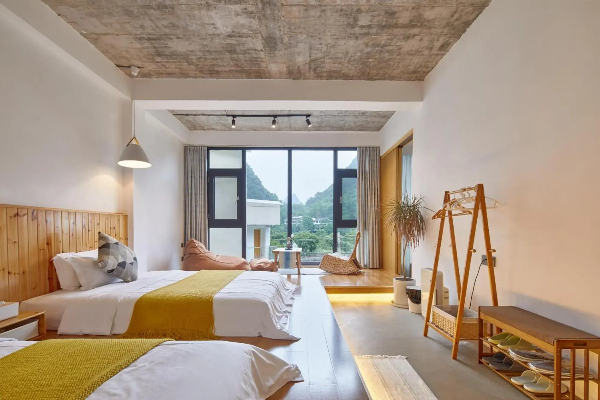 Twin Room with Mountain View in Yangshuo Serene Cove Hotel Twin Room with Mountain View in Yangshuo Serene Cove Hotel