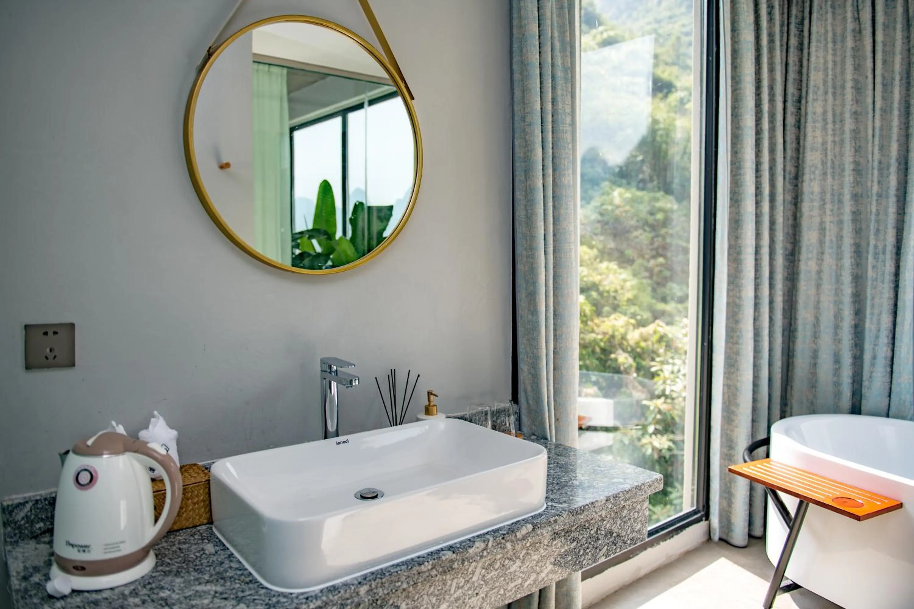 Yangshuo Serene Cove Hotel