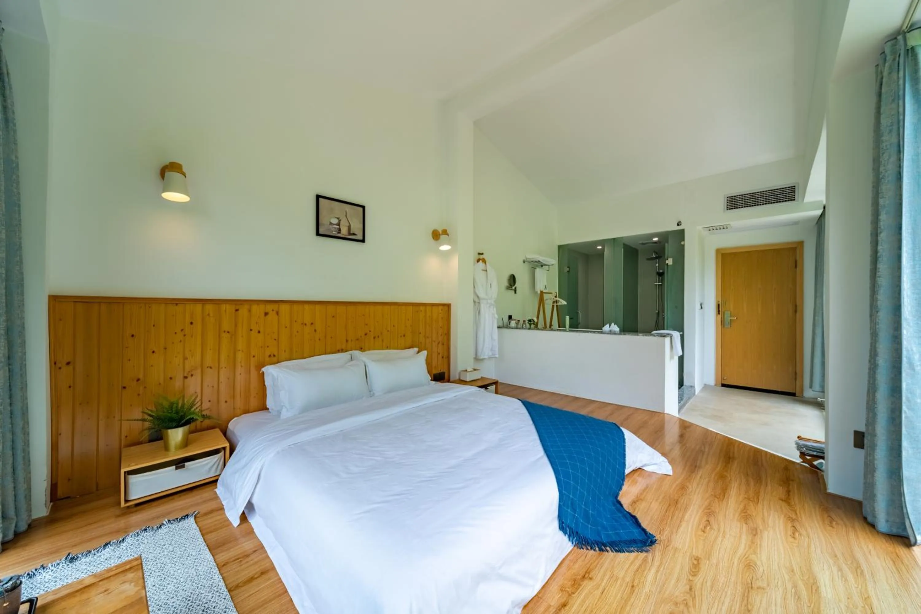 Bed in Yangshuo Serene Cove Hotel