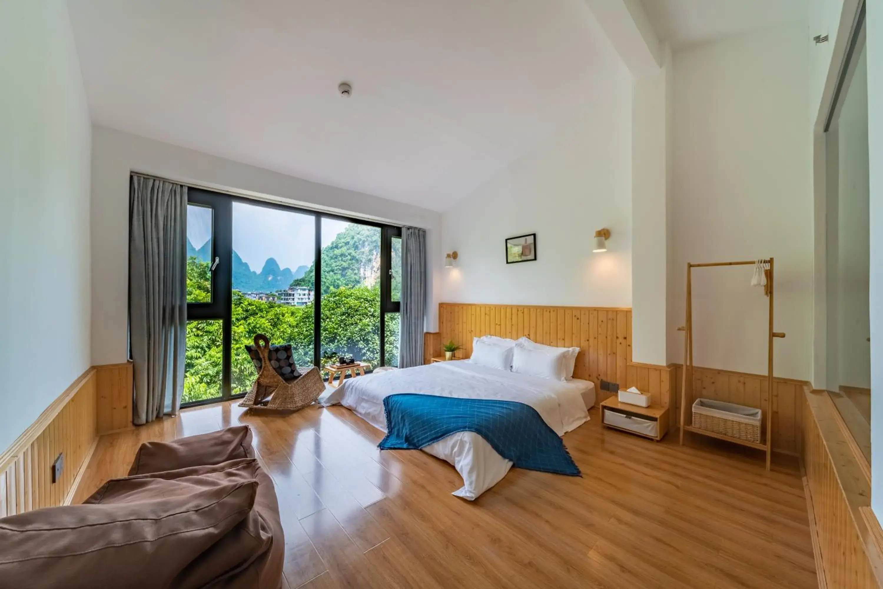 King Room with Garden View in Yangshuo Serene Cove Hotel King Room with Garden View in Yangshuo Serene Cove Hotel