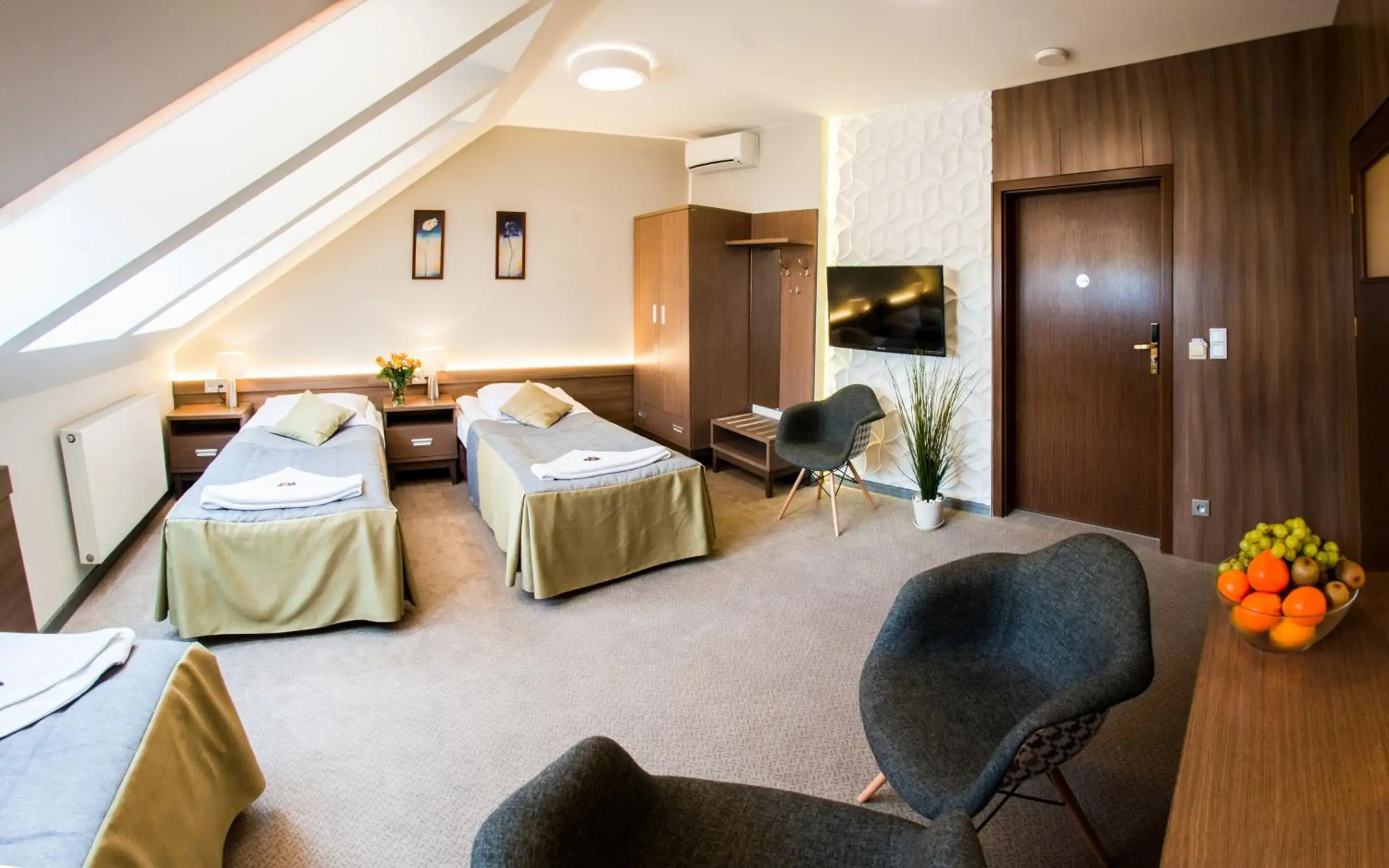 Triple Room - single occupancy in Hotel Konstancja Triple Room - single occupancy in Hotel Konstancja