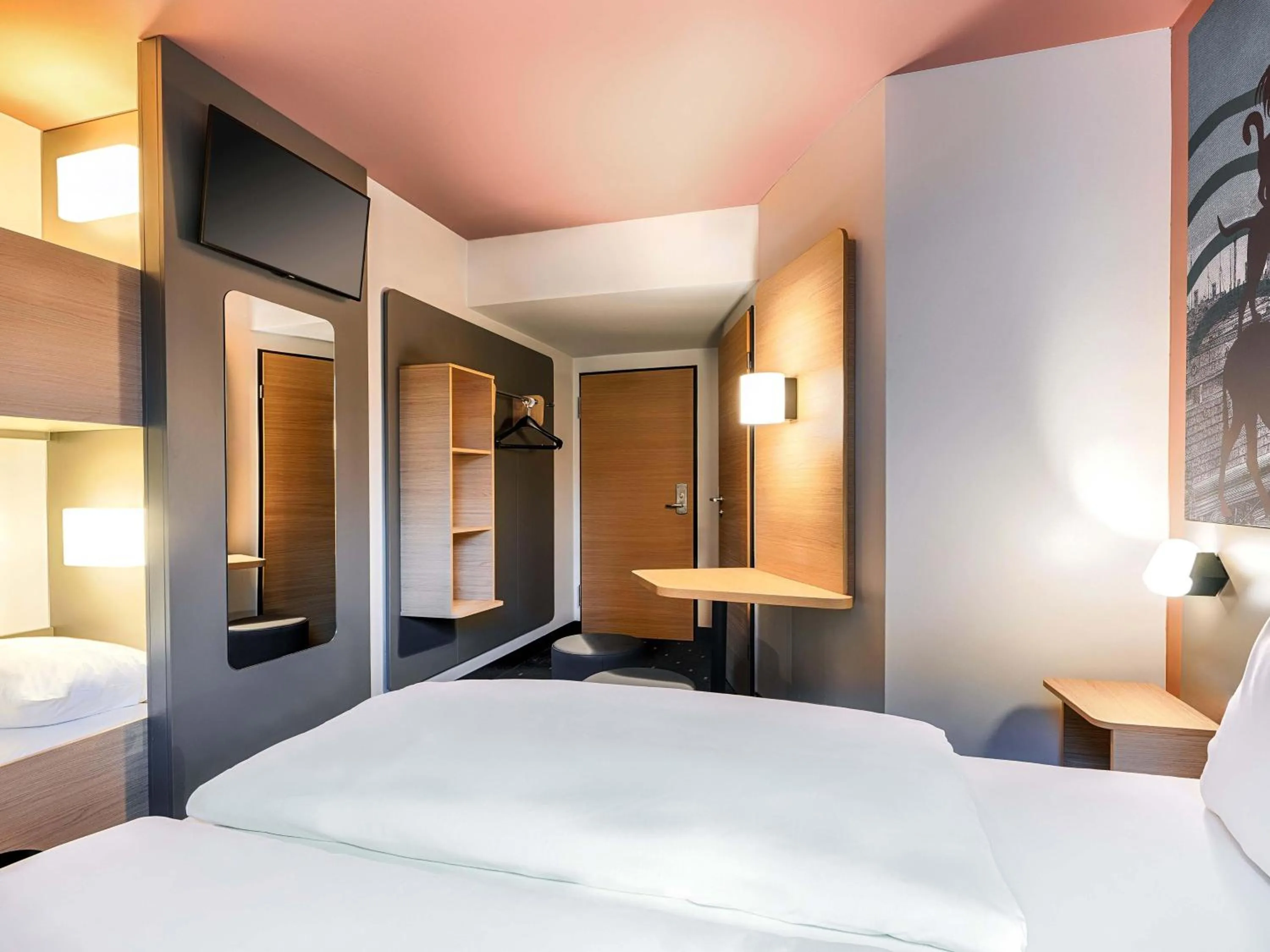 Photo of the whole room, Bed in B&B Hotel Bremen-City