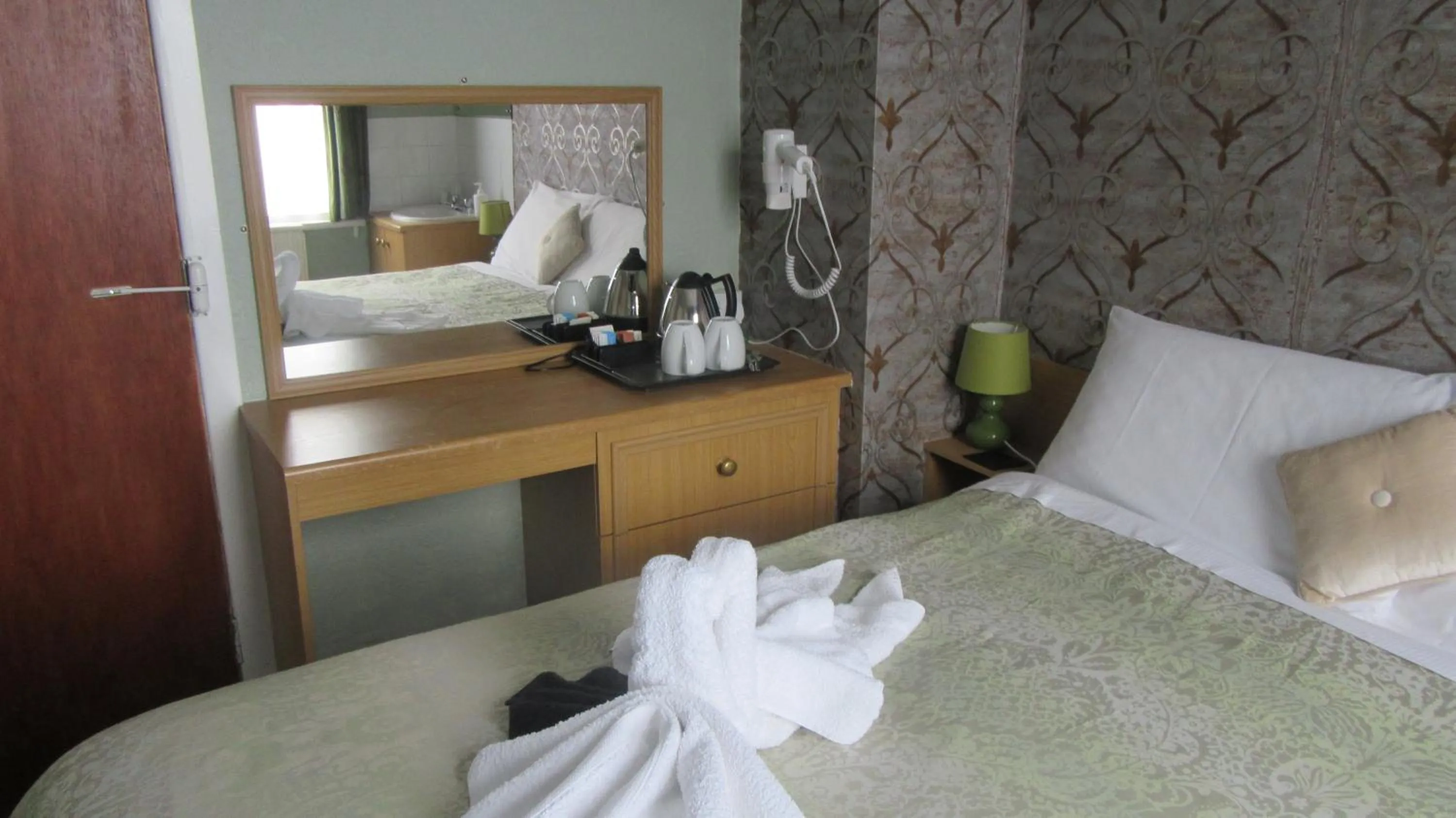 Bedroom, Bed in The Rowan Hotel