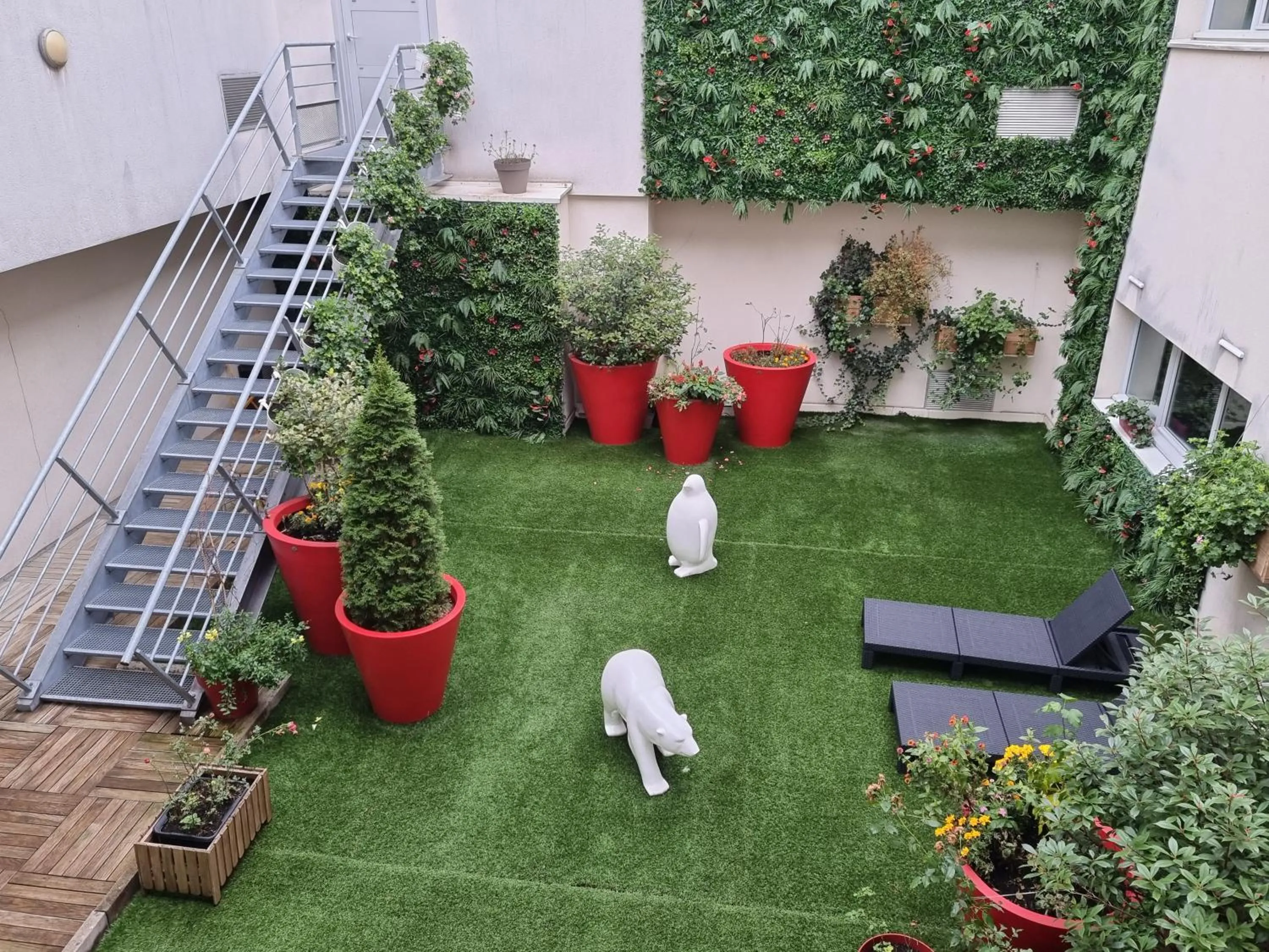 Inner courtyard view in City Loft Apparthotel