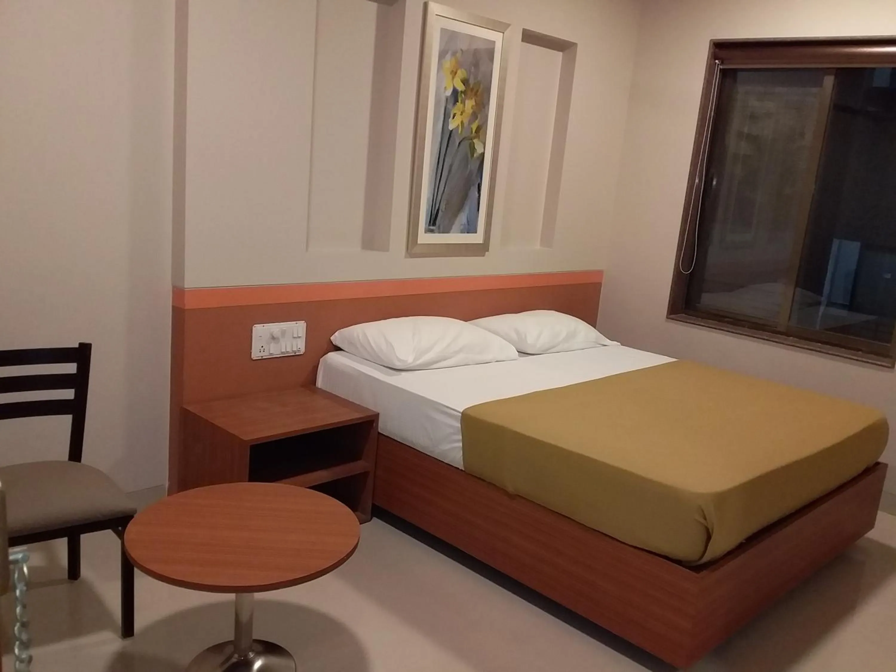 Bedroom, Bed in Sai Palace Express(Shirdi)