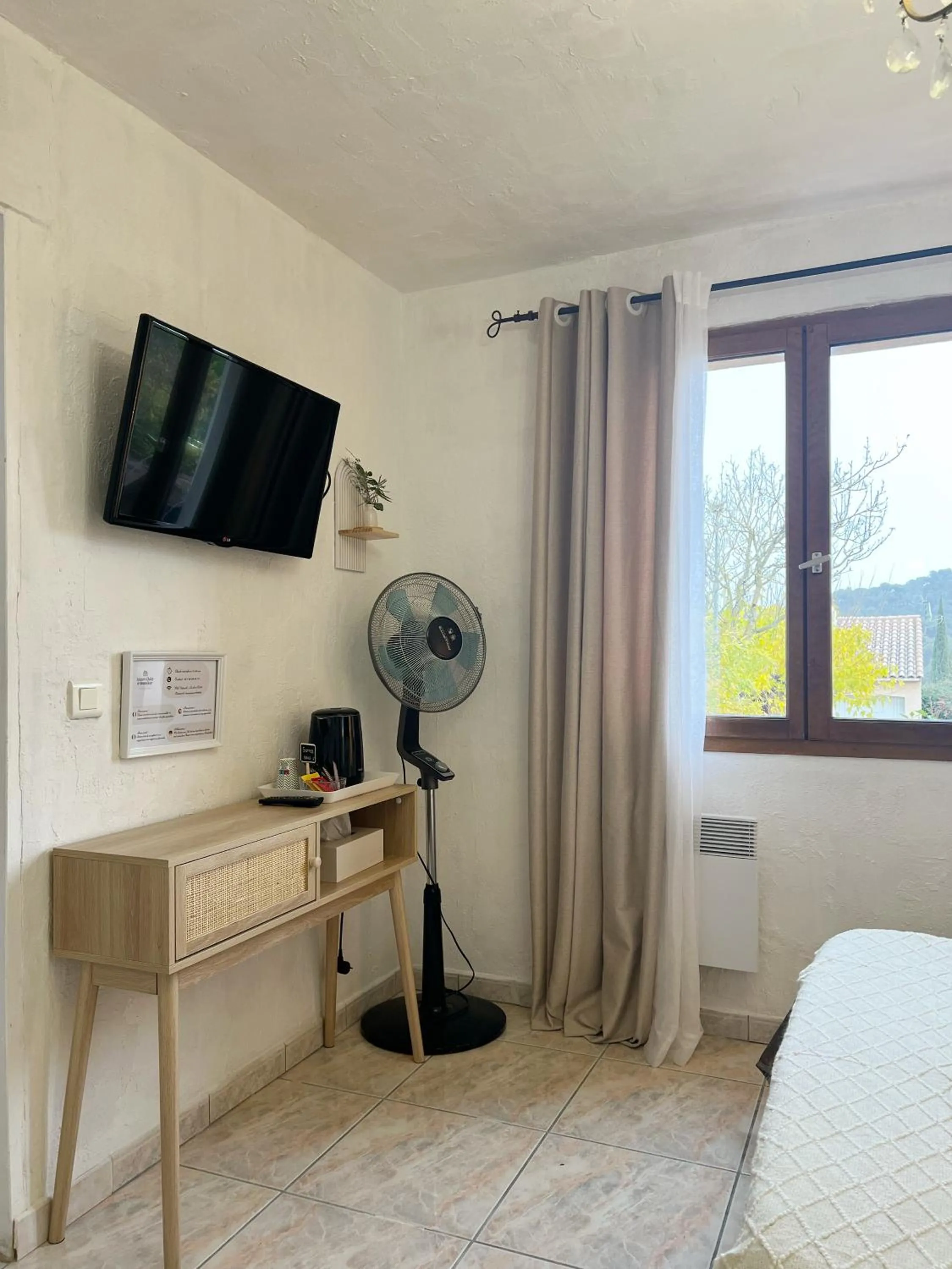 TV and multimedia, Bed in Bed & Breakfast Le Beauséjour