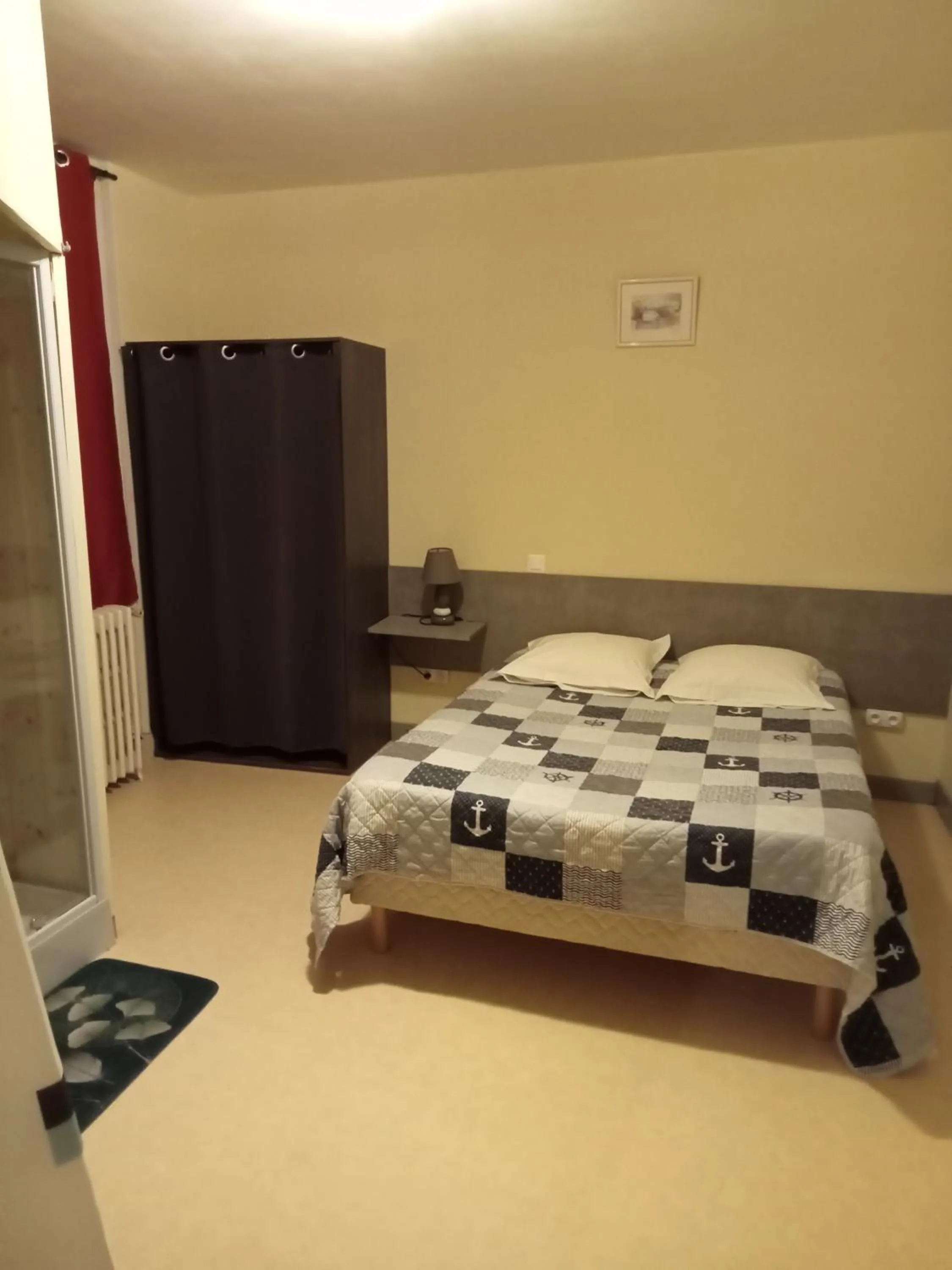 Bed in Hôtel Restaurant de la Gare (Studios Du Breuil)