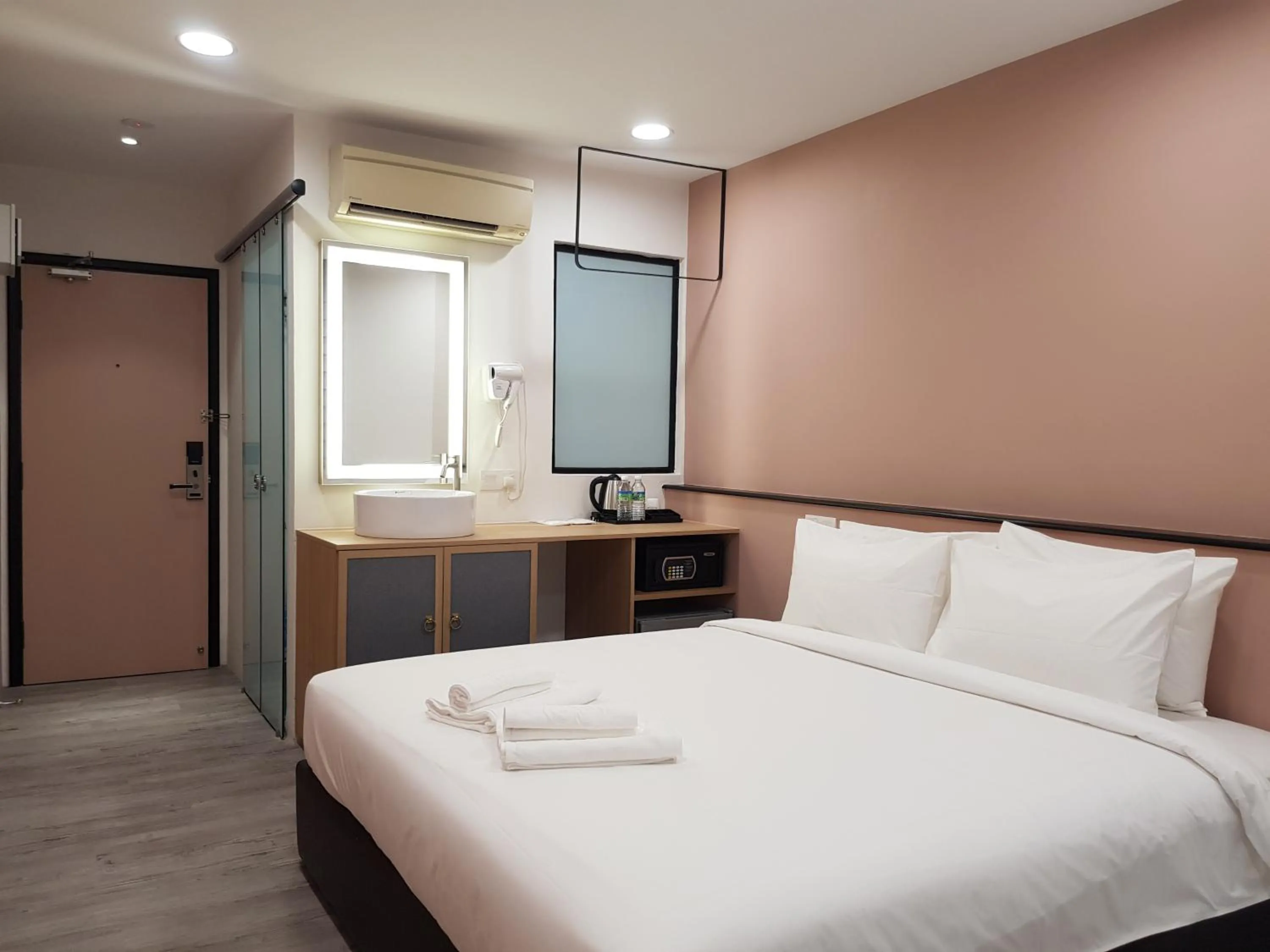 Bedroom, Bed in Bloommaze Boutique Hotel Klang