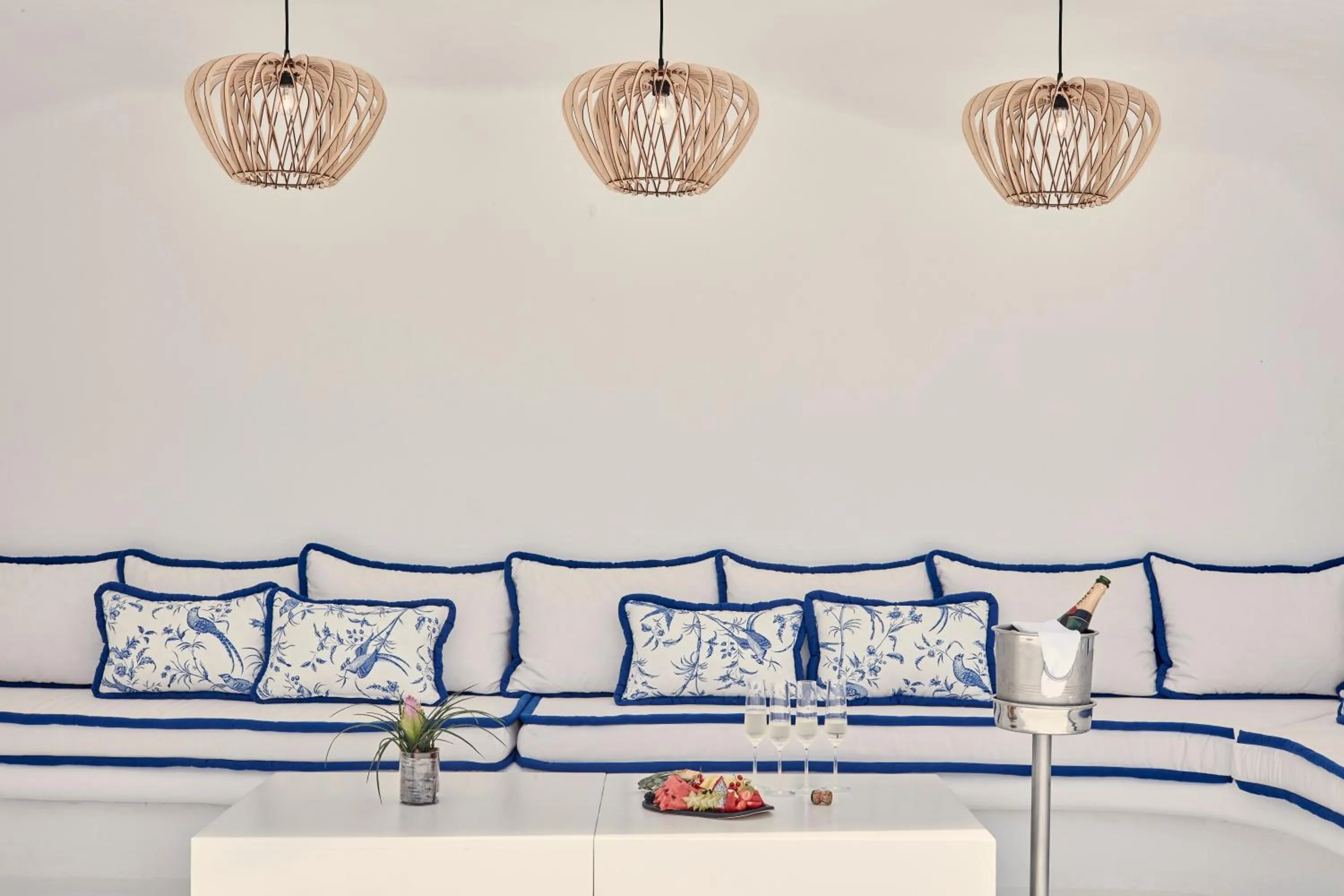 Lounge or bar in Katikies Mykonos - The Leading Hotels of the World