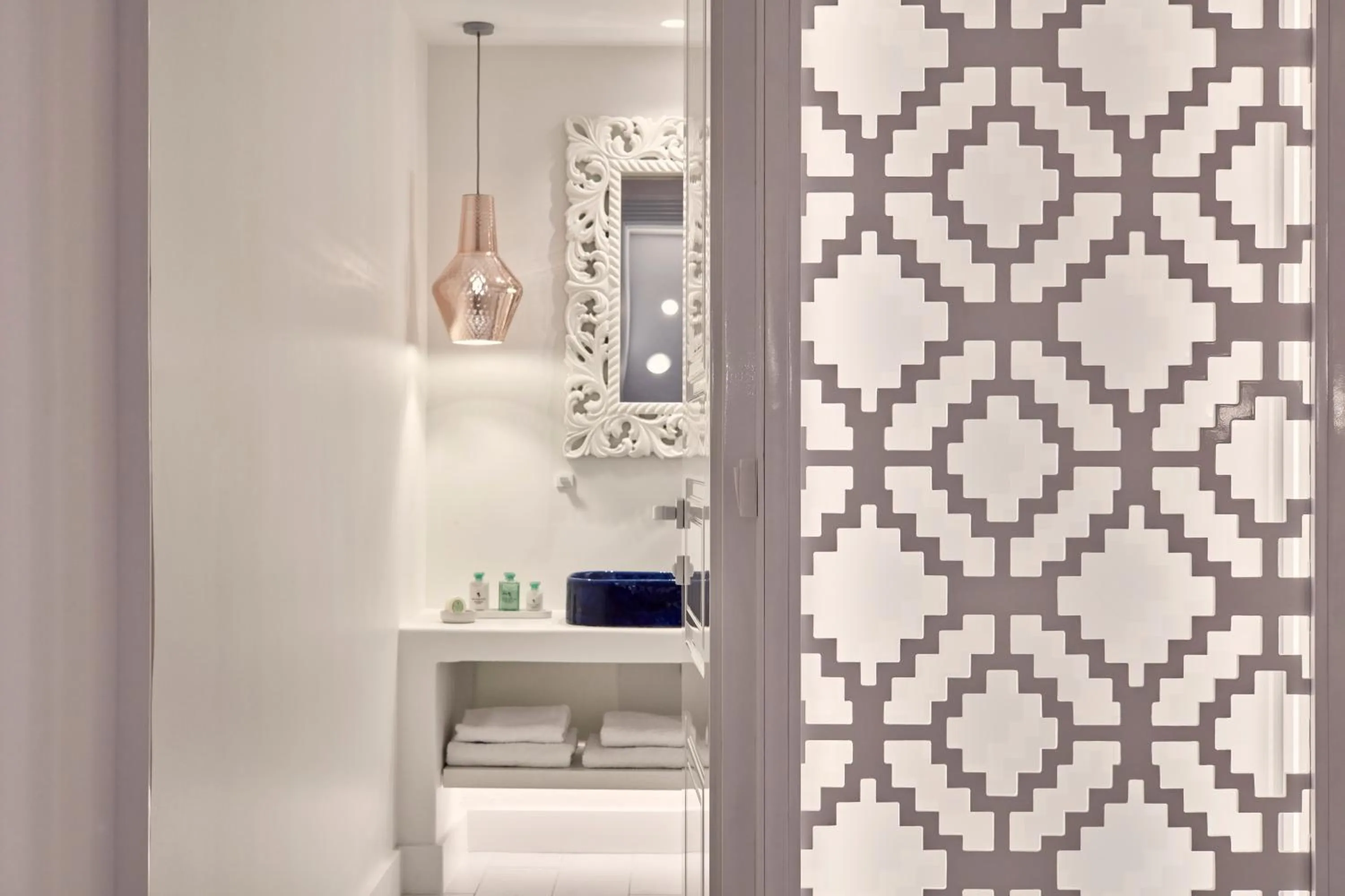 Bathroom in Katikies Mykonos - The Leading Hotels of the World