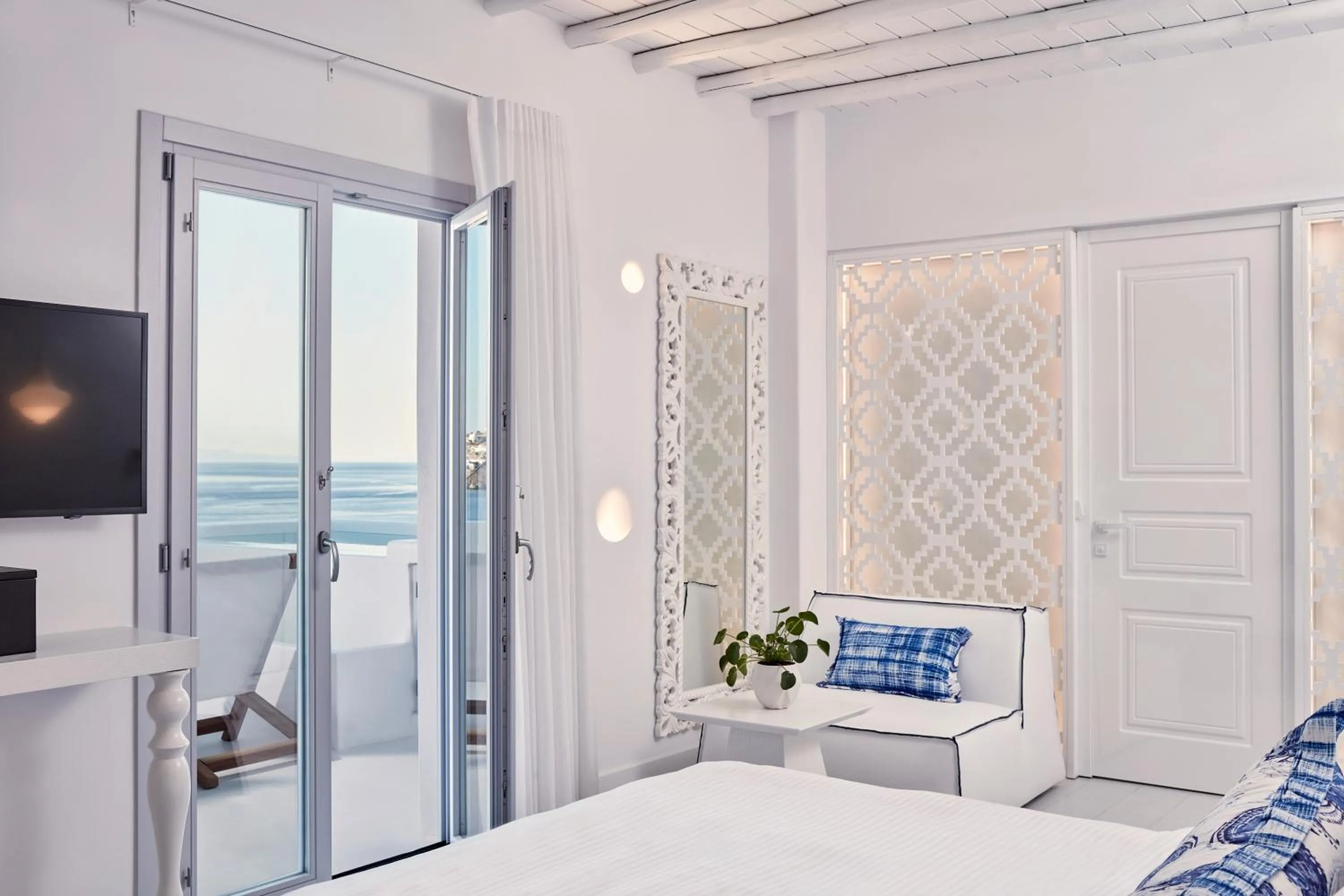 Bedroom, Bed in Katikies Mykonos - The Leading Hotels of the World