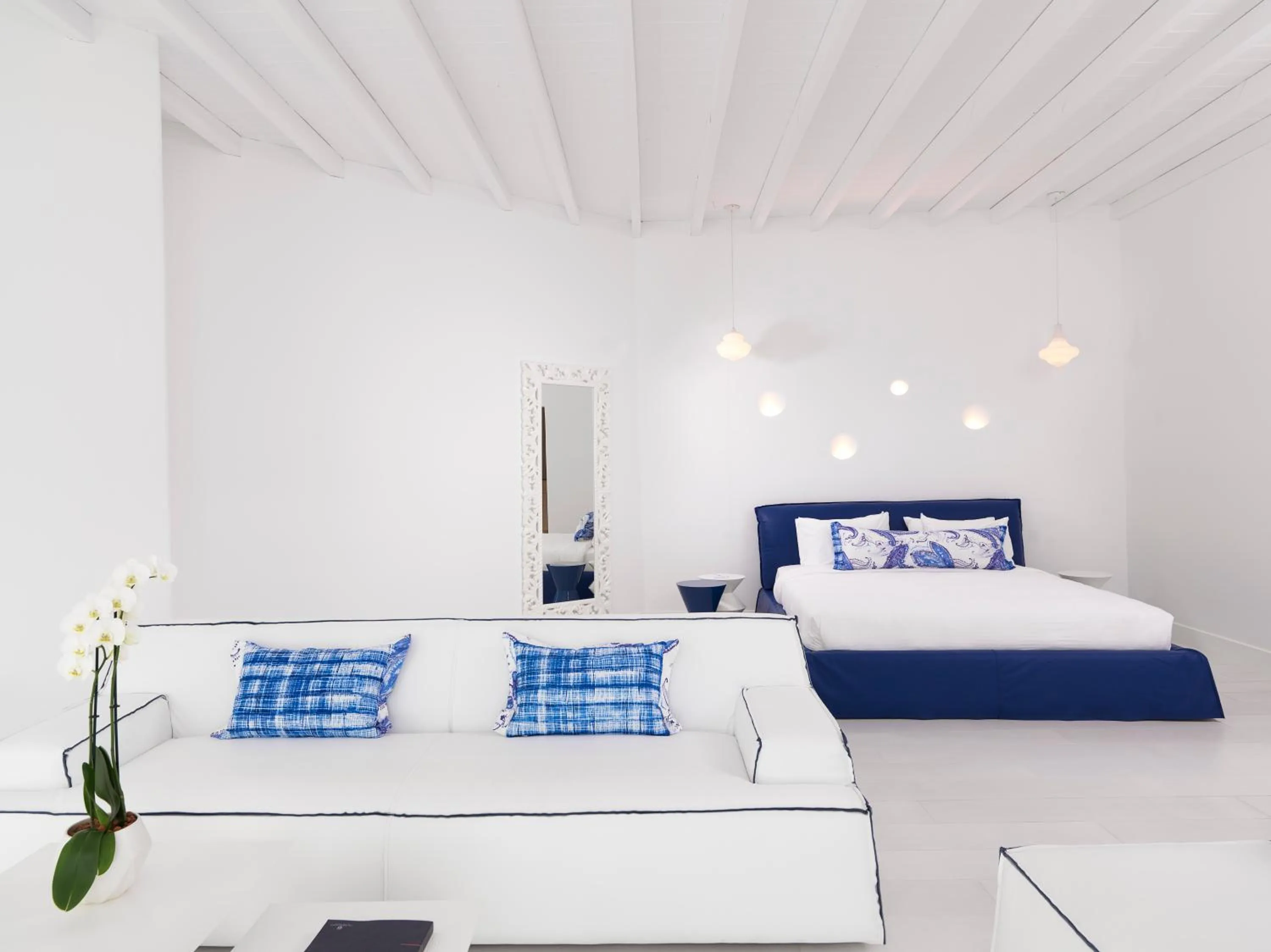 Seating area, Bed in Katikies Mykonos - The Leading Hotels of the World