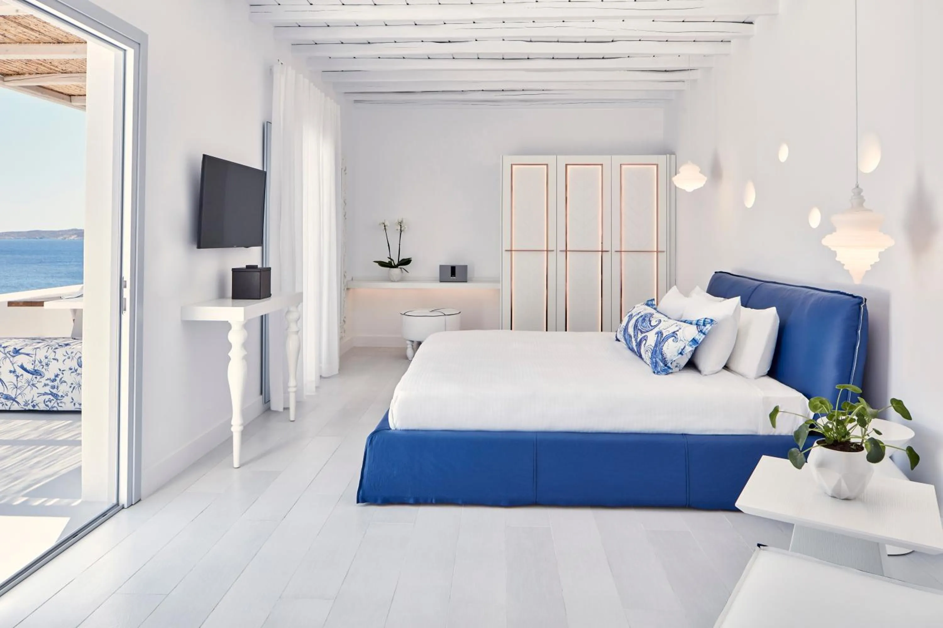 Bedroom, Bed in Katikies Mykonos - The Leading Hotels of the World